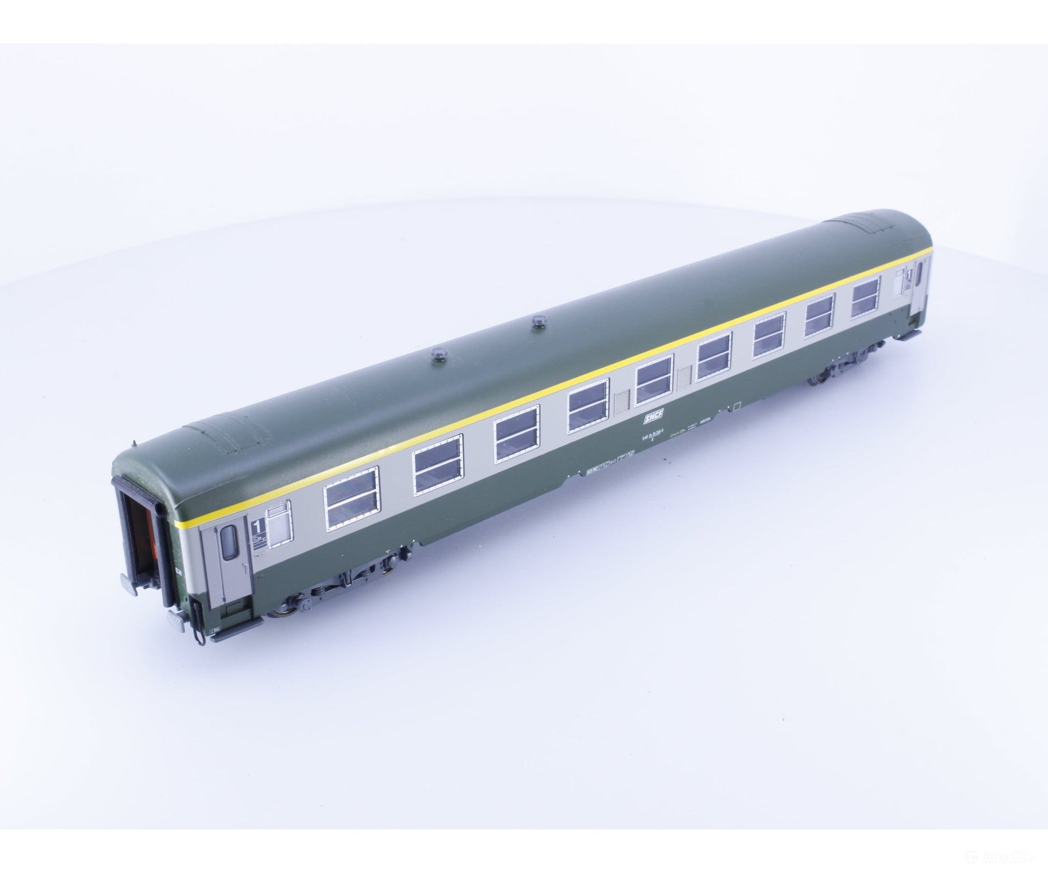 Roco 354-9 HO SNCF Personenwagen 1. Kl 354-9 European Passenger Cars