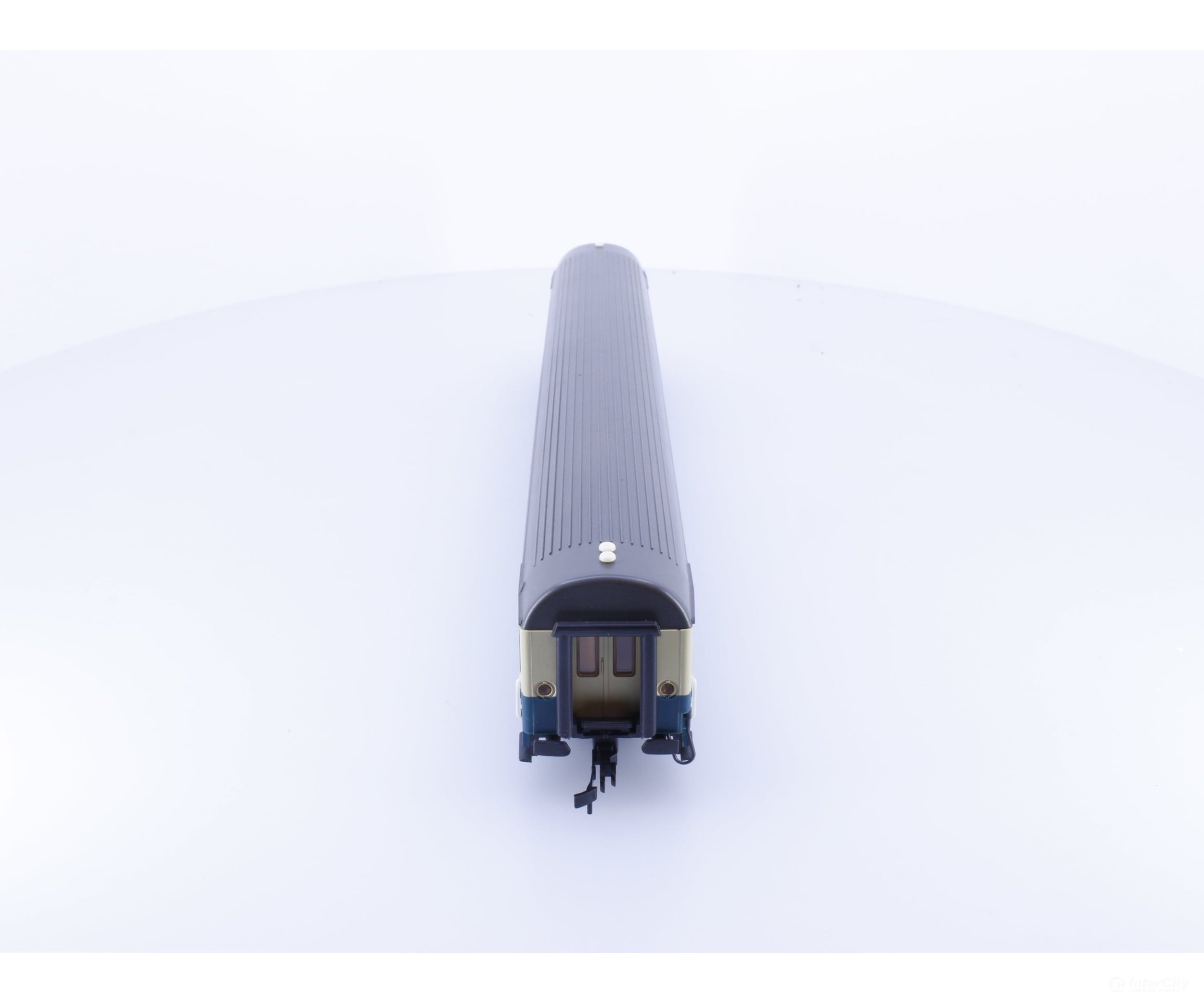 Roco 4235A HO DB 2nd Class Passenger Car with Interior Lighting and End Lights 618020 European Passenger Cars