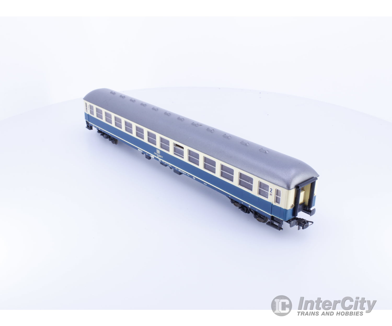 Roco 4256S HO DB 2nd Class Passenger Car with Interior Lighting and End Lights 518022 European Passenger Cars
