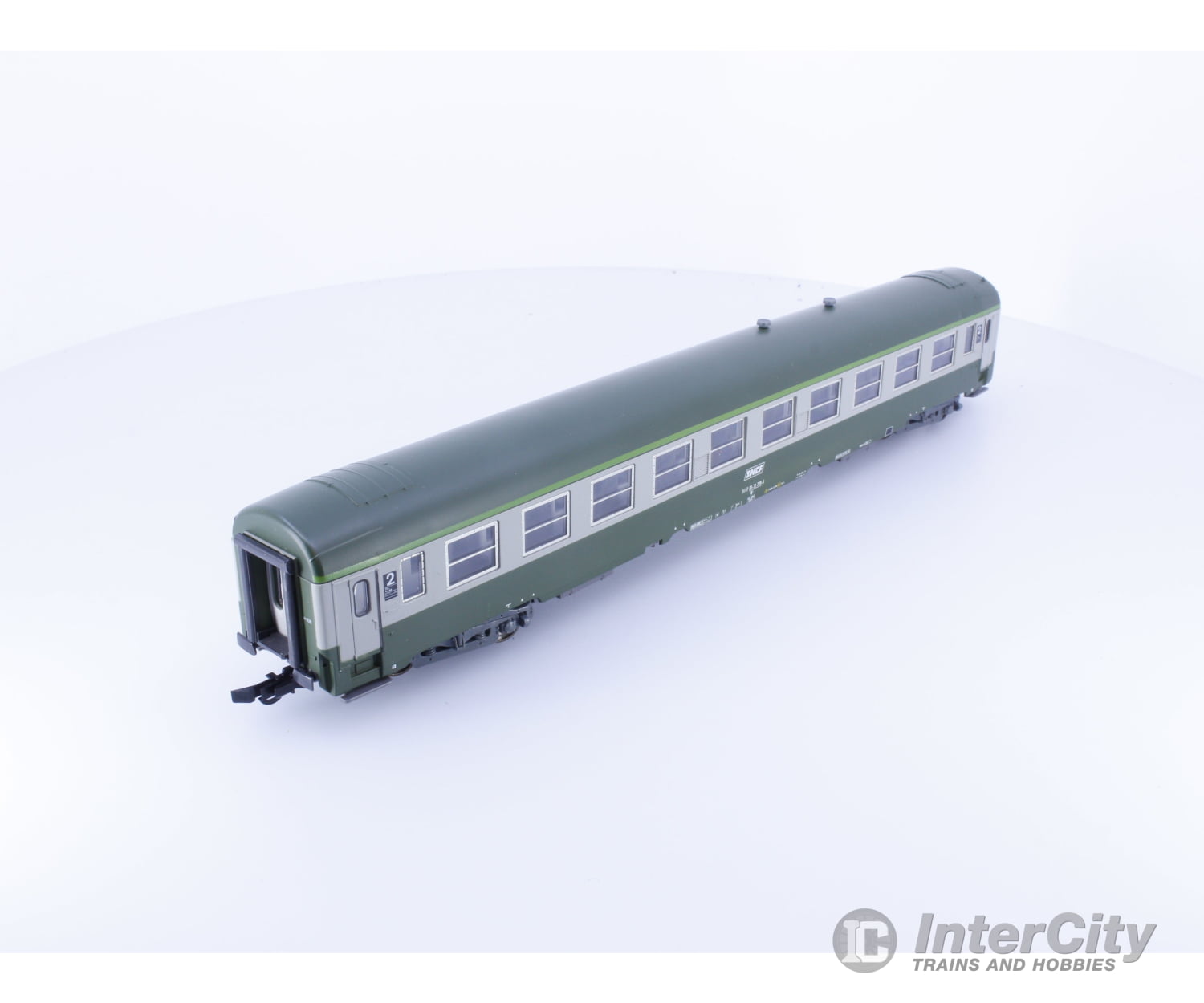 Roco 4299B HO SNCF 2nd Class Passenger Car with Interior Lighting 518720 European Passenger Cars