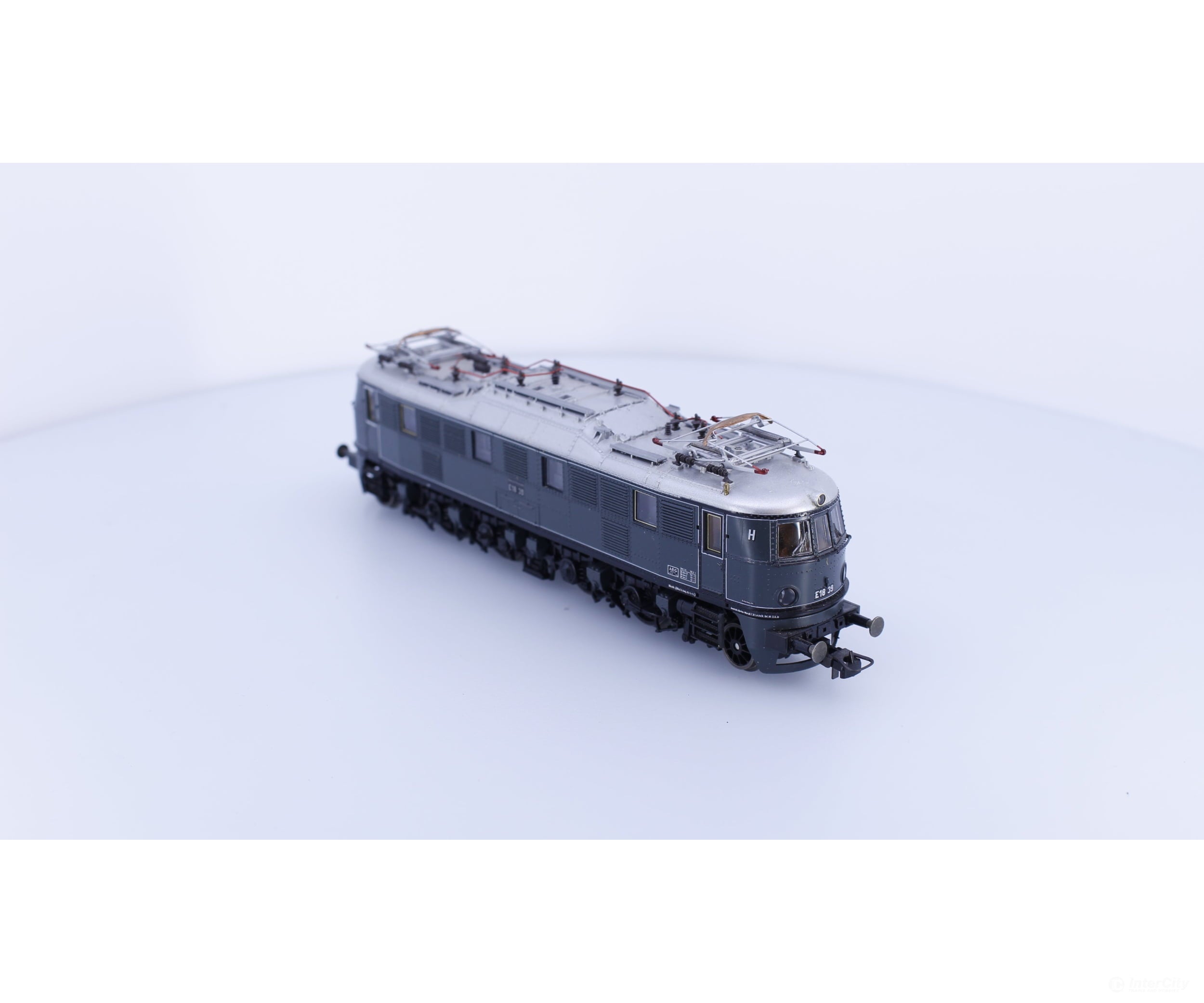 Roco 43758 HO DRG BR E18 Electric Locomotive E1839 Analog DC European Locomotives