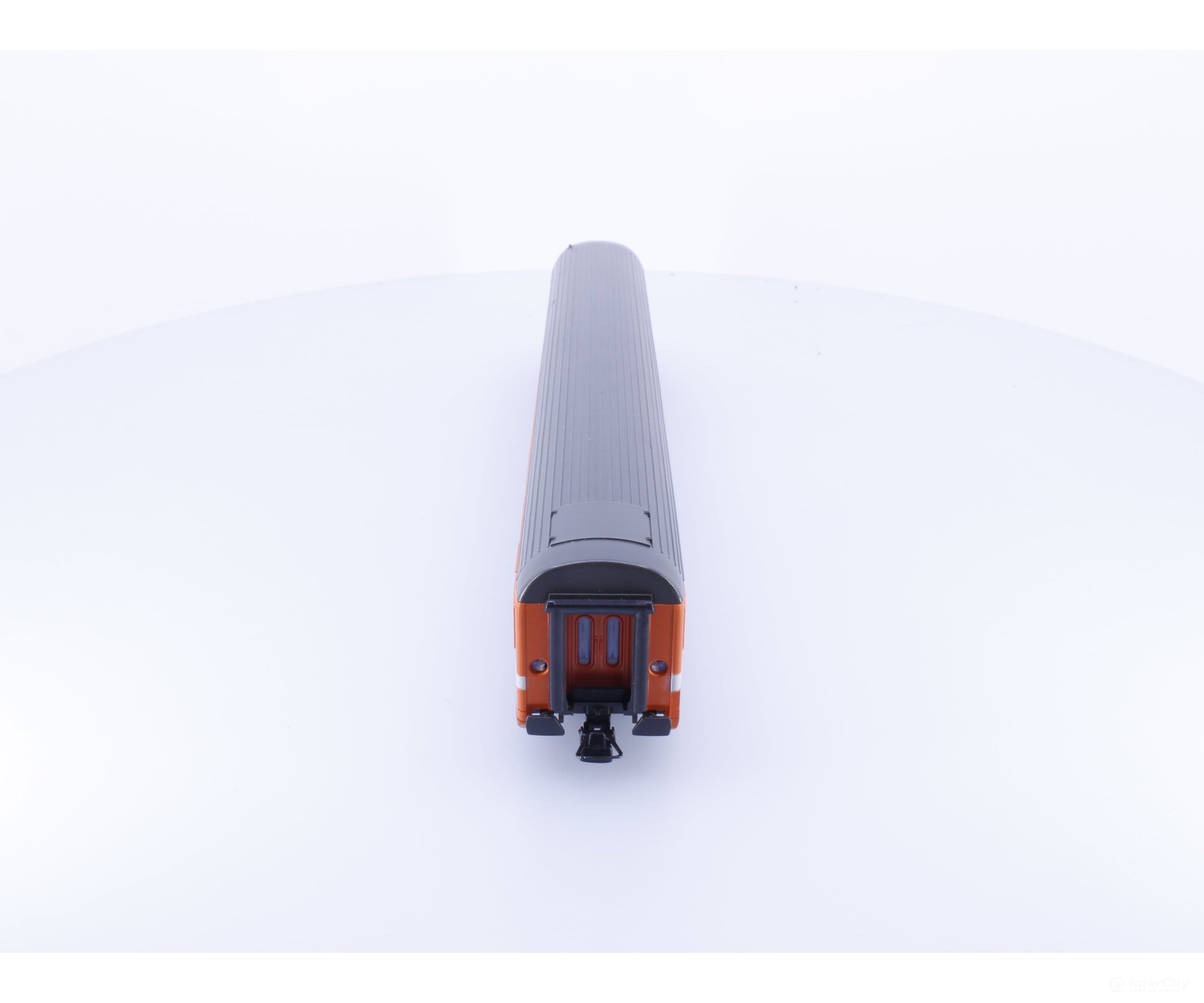 Roco 44405/4268S HO SNCF 2nd Class Passenger Car with Interior Lighting and End Lights 618720 European Passenger Cars