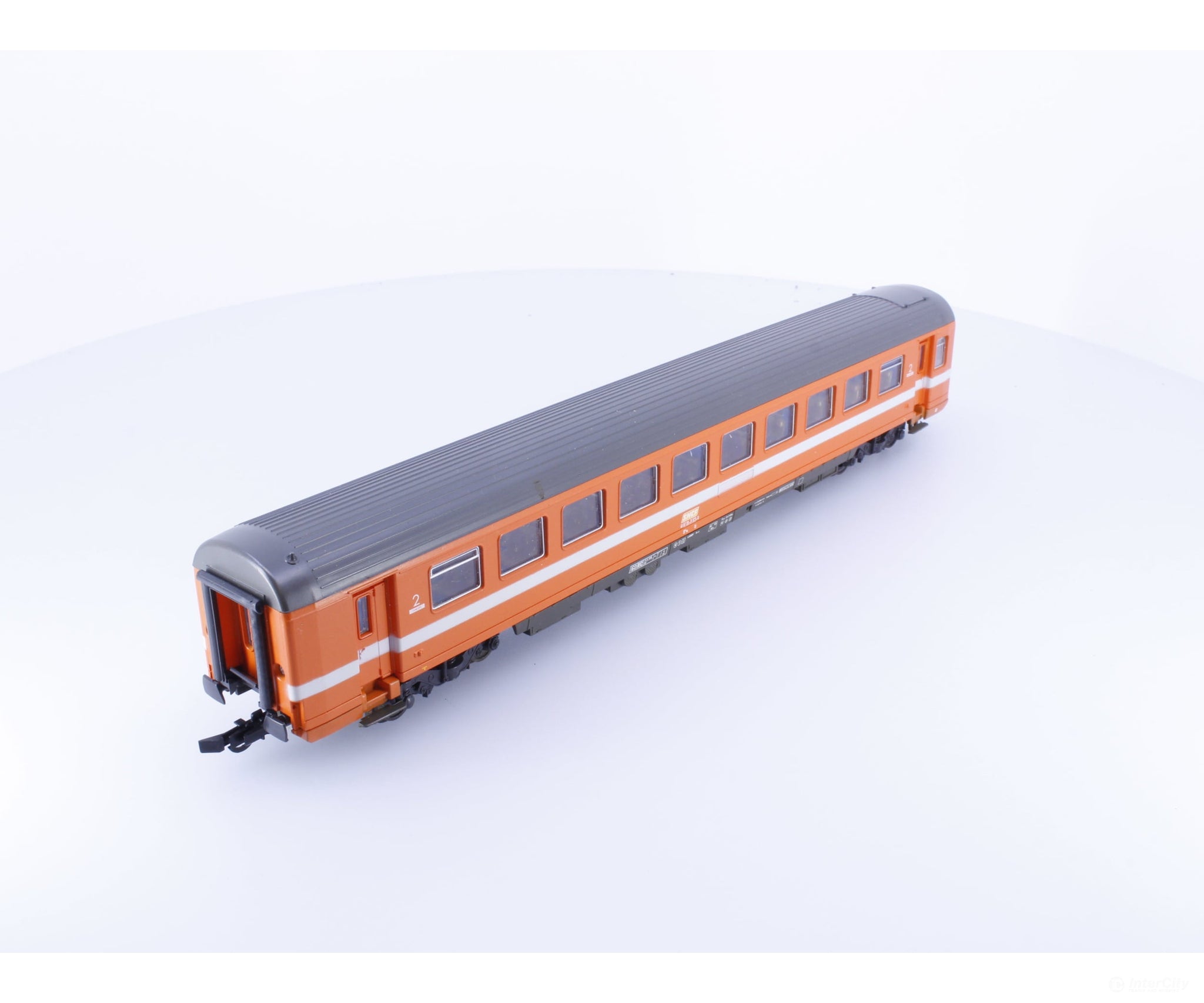 Roco 44405/4268S HO SNCF 2nd Class Passenger Car with Interior Lighting and End Lights 618720 European Passenger Cars