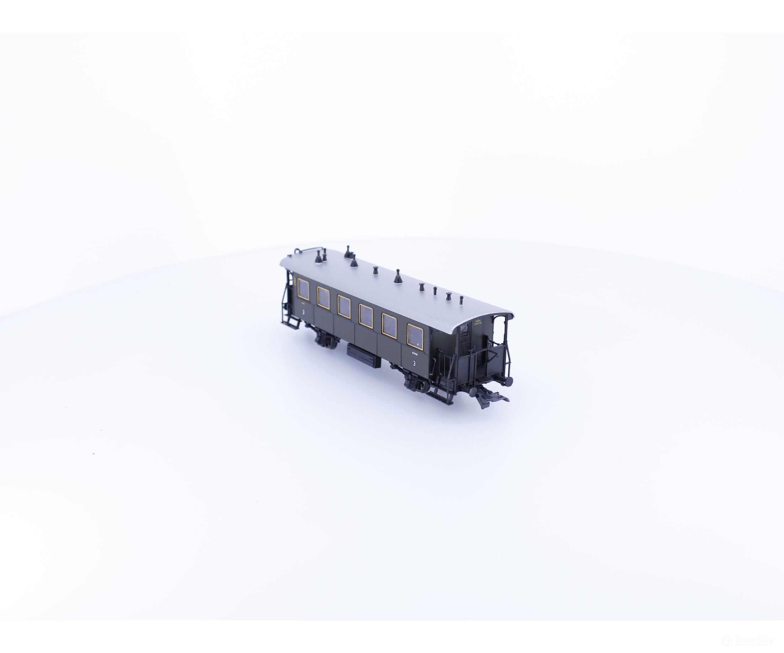 Roco 44821 HO DRG 3rd Class Passenger Car 9910 European Passenger Cars