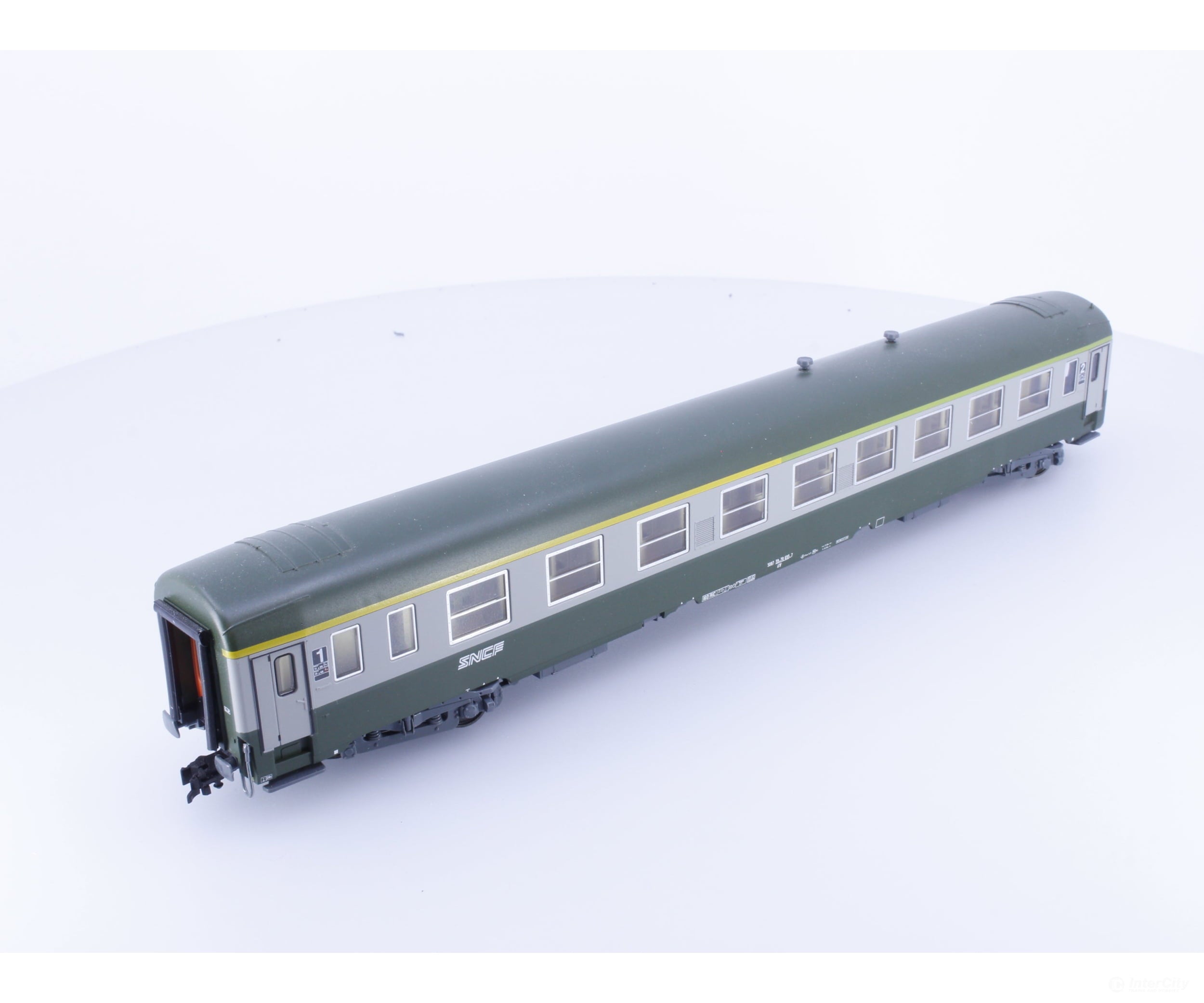 Roco 45201 HO SNCF Personenwagen Abteilwagen 1/2. Klasse 693-7 European Passenger Cars