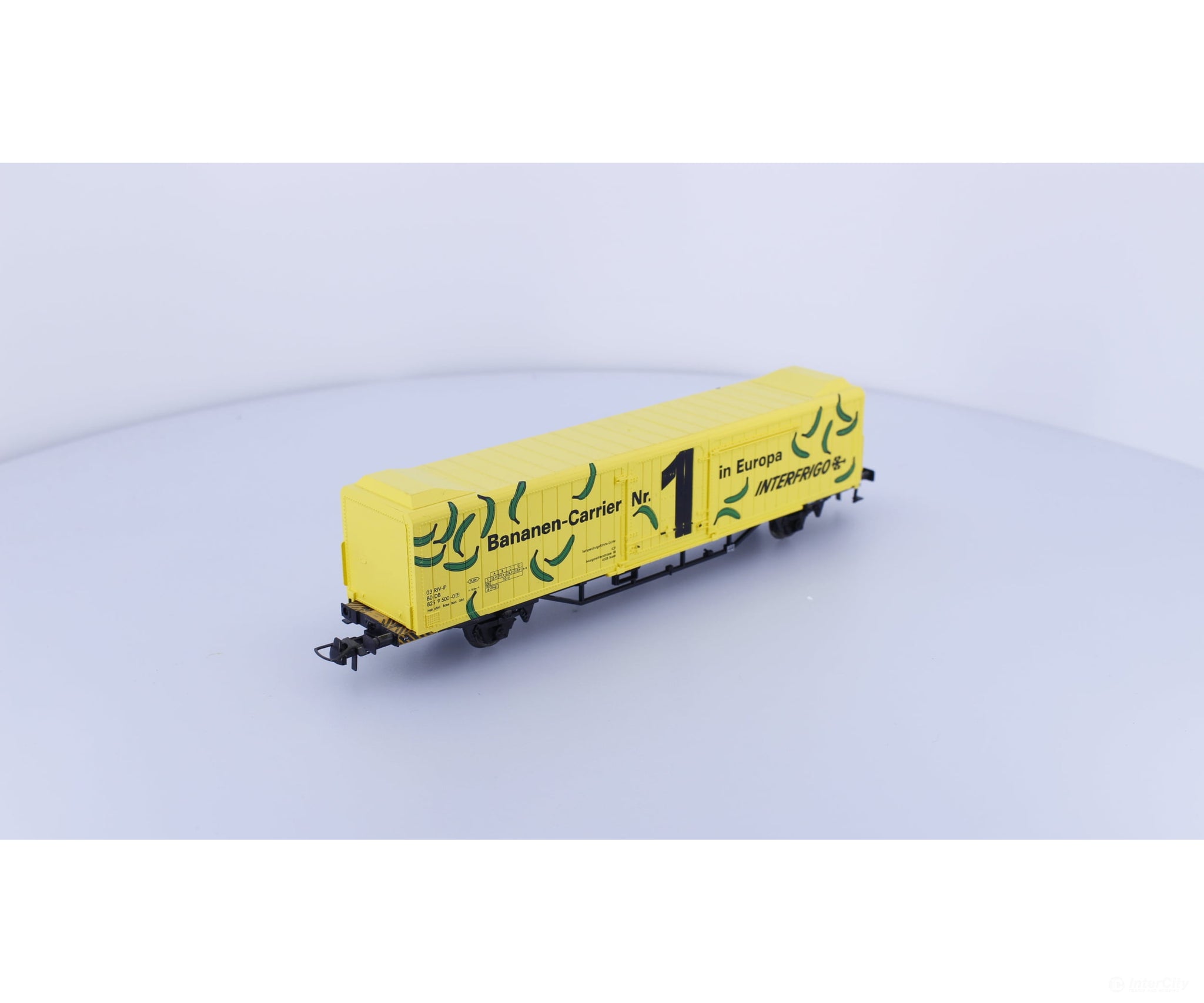 Roco 46881 HO DB 50’ Bananen-Carrier Reefer Car 8259500-0 - European Freight Cars