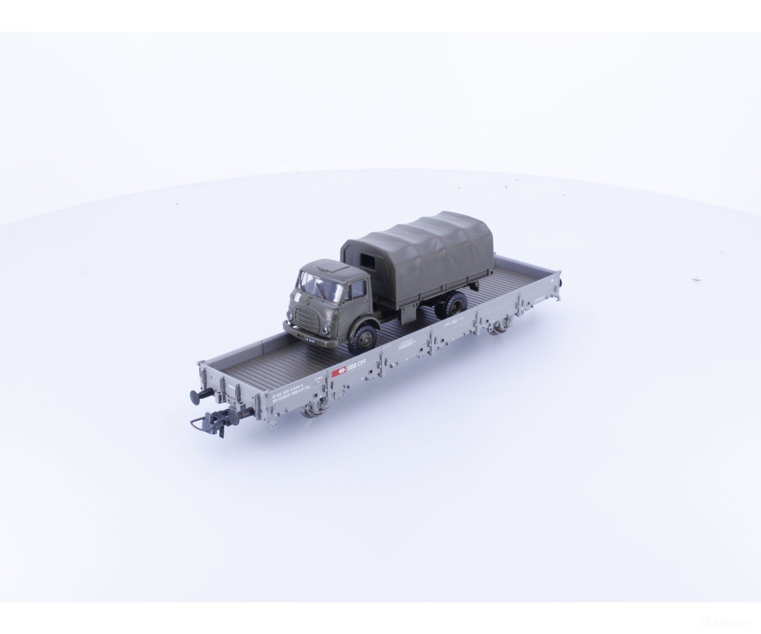 Roco 47792 HO SBB-CFF-FFS Flat Stake Wagon with Military Vehicle 049-5 - European Freight Cars