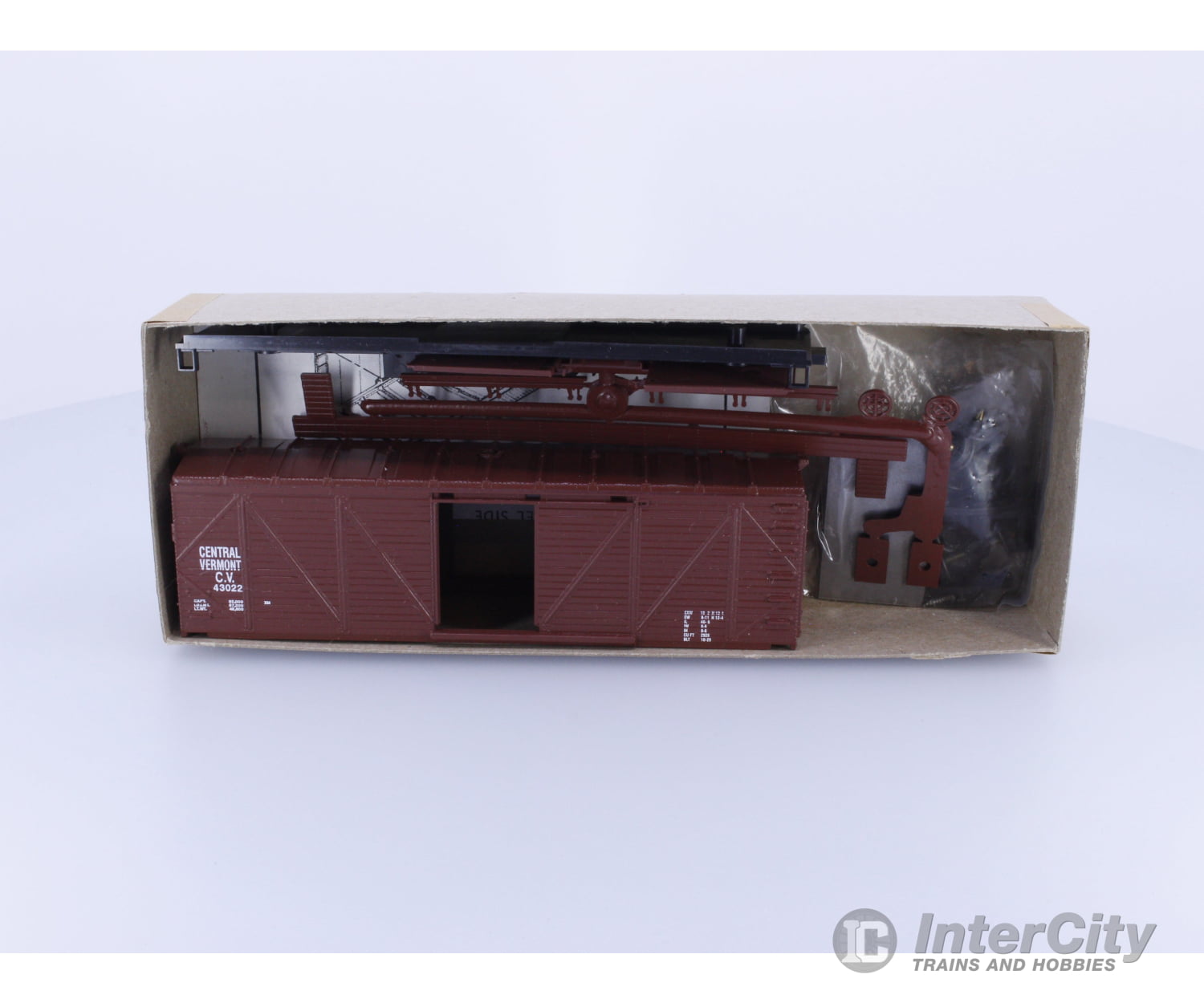 Roundhouse 01093 HO 40’ AAR Truss Side Boxcar Vermont Railway (VTR) 43022 Freight Cars