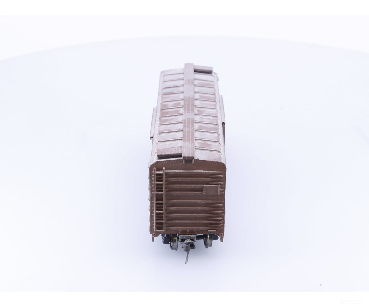 Roundhouse 1066 HO 40’ Box Car Kit Built Canadian National (CN) 424077 - Freight Cars