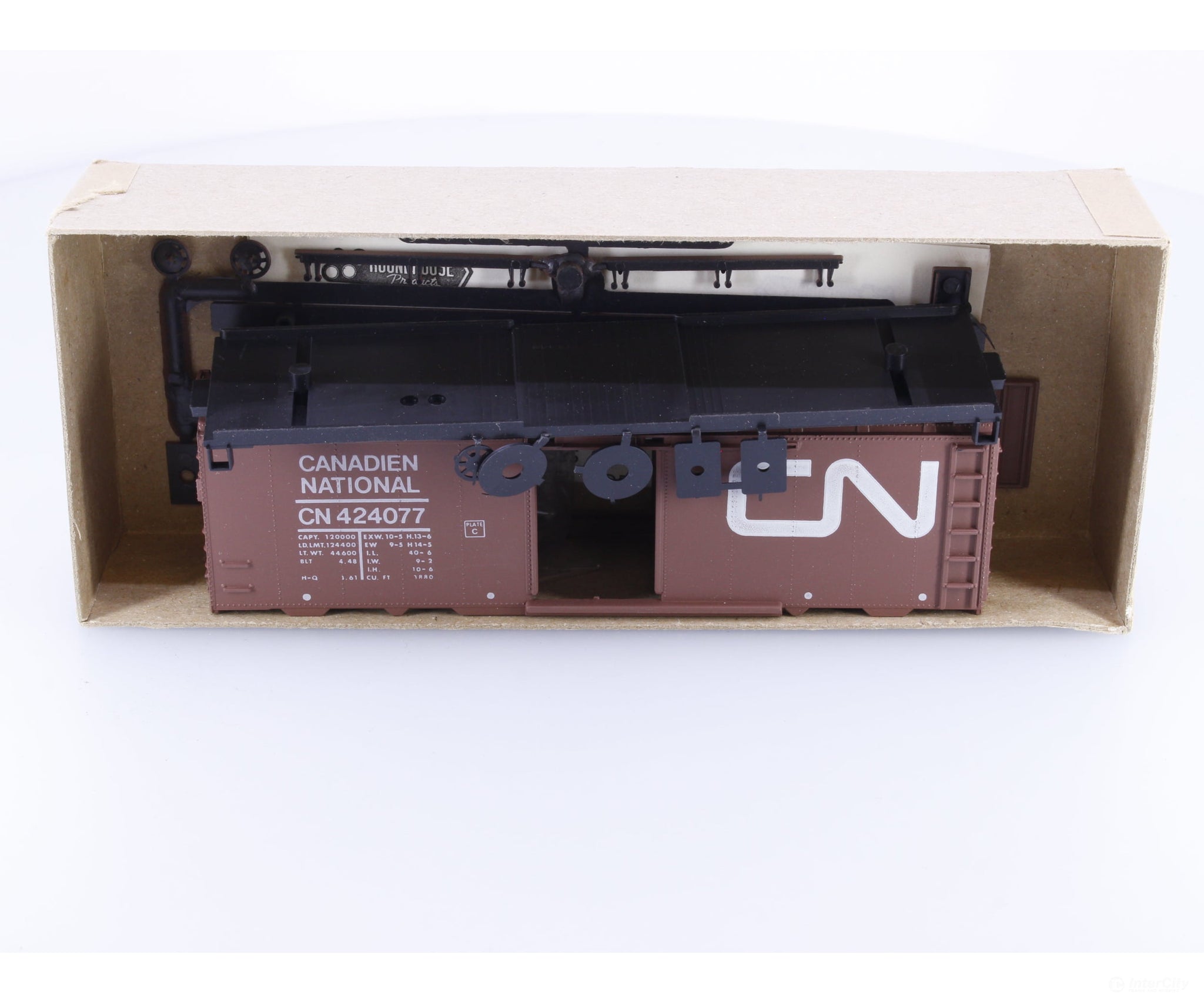 Roundhouse 1066 HO 40’ Box Car Kit Canadian National (CN) 424077 - Freight Cars