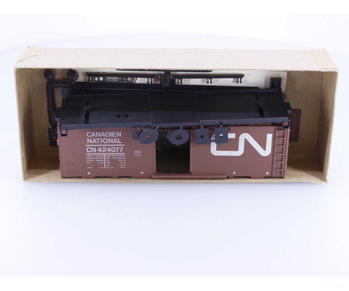 Roundhouse 1066 HO 40’ Box Car Kit Canadian National (CN) 424077 - Freight Cars