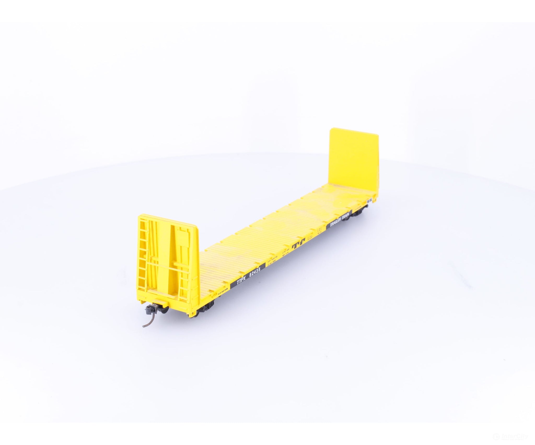 Roundhouse 1301 HO 60’ Bulkhead Flat Car (TTPX) Trailer Train TTX Corp. (TTX) 82435 - Freight Cars