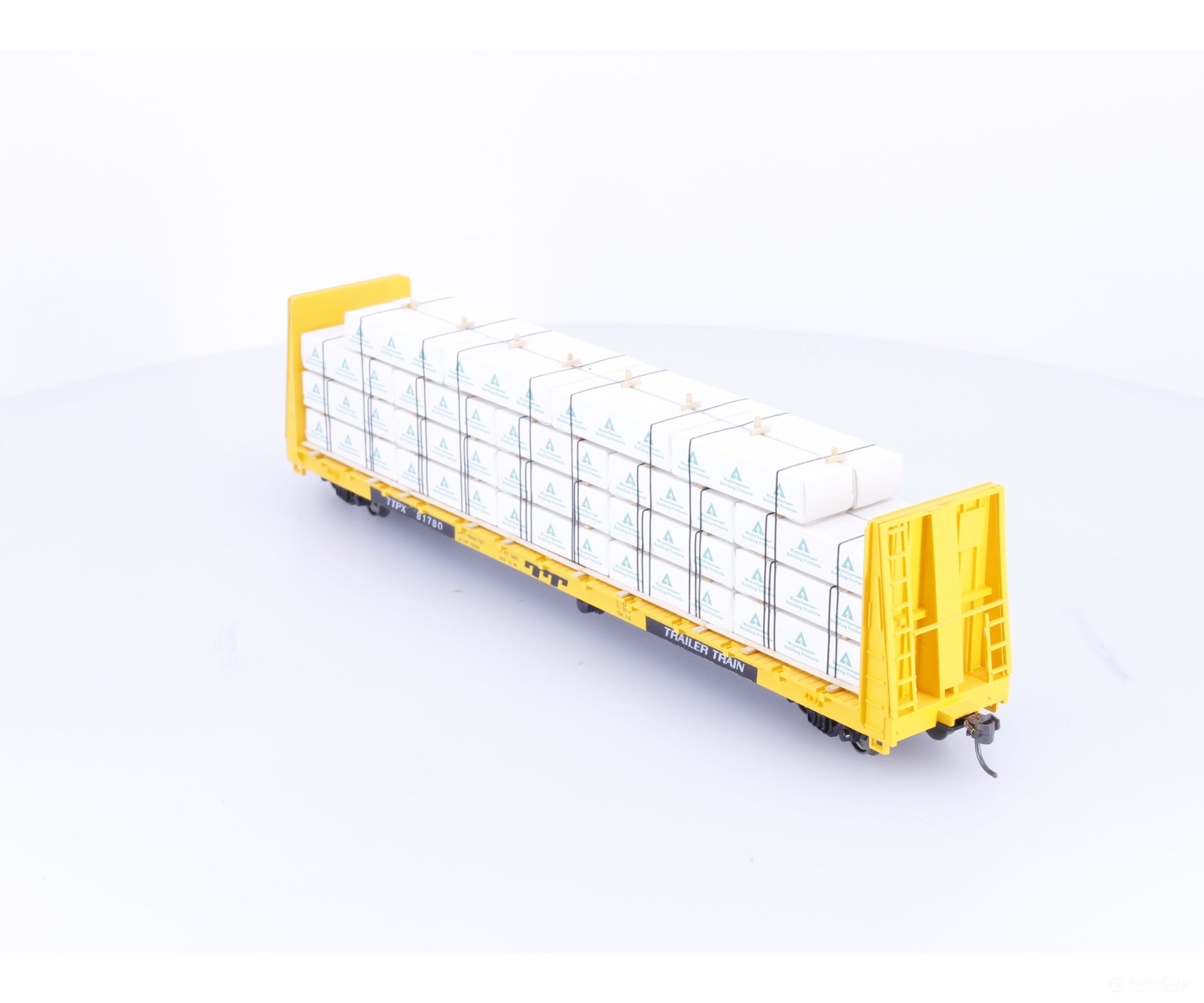 Roundhouse 1301 HO 60’ Bulkhead Flat Car with Weyerhaeuser Lumber Load (TTPX) Trailer Train TTX Corp. (TTX) 81870