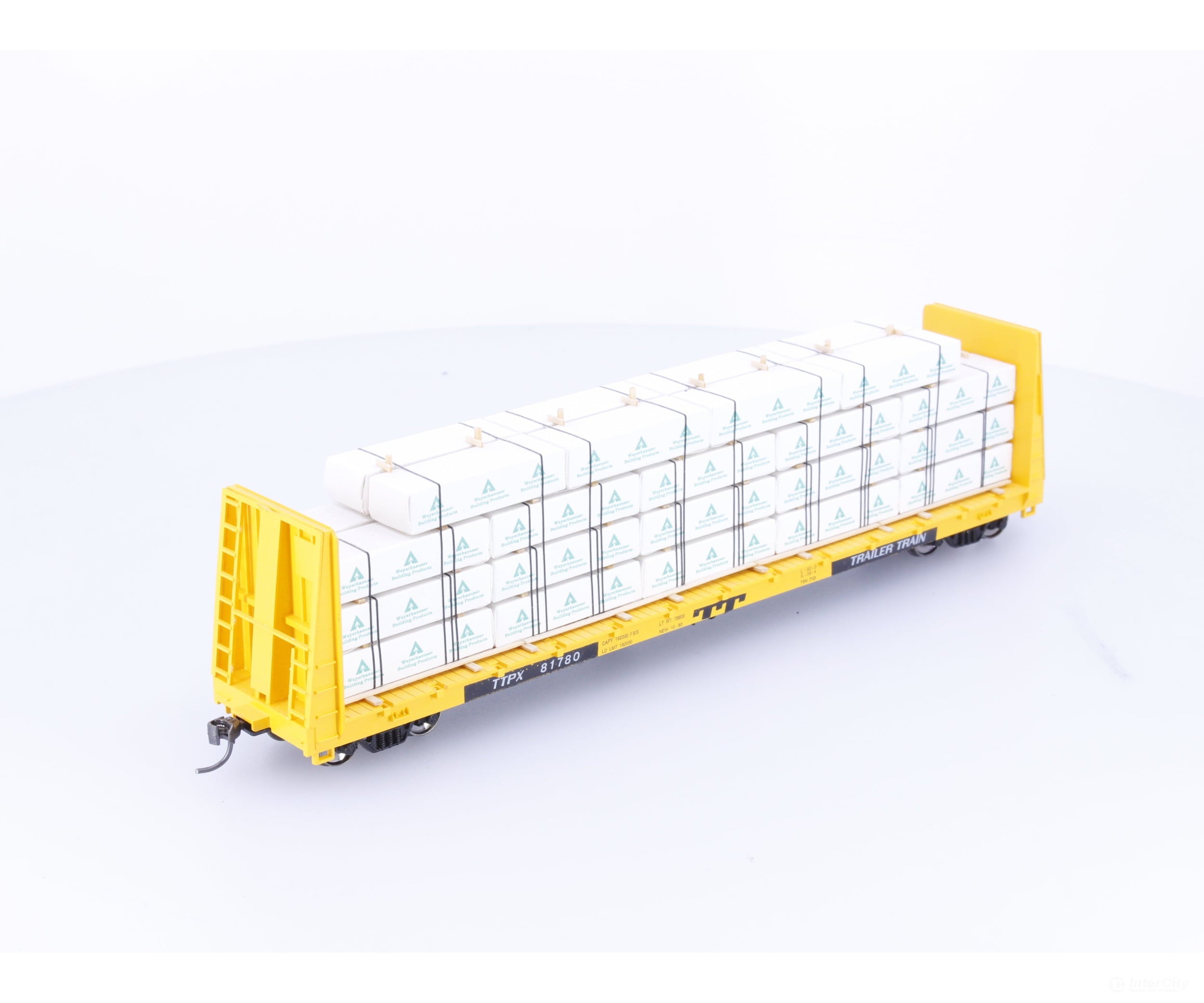 Roundhouse 1301 HO 60’ Bulkhead Flat Car with Weyerhaeuser Lumber Load (TTPX) Trailer Train TTX Corp. (TTX) 81870
