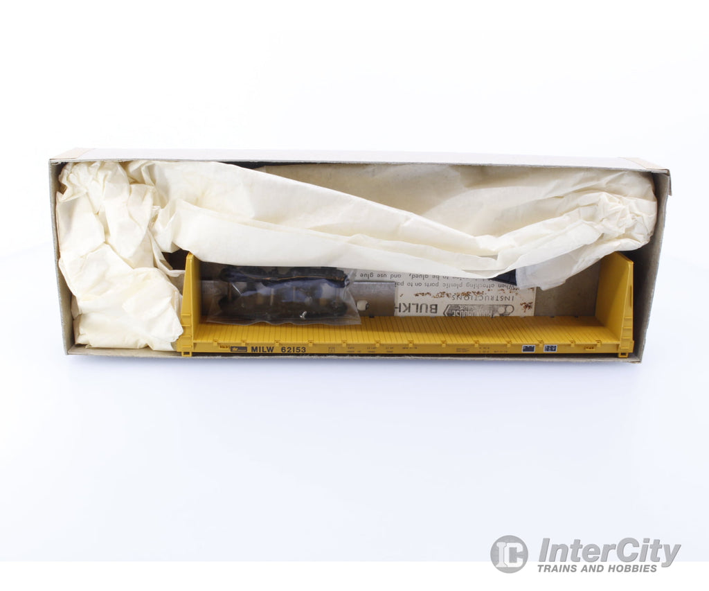 Roundhouse 1307 HO 60’ Bulkhead Flat Car Kit Milwaukee Road (MILW) 62153 Freight Cars