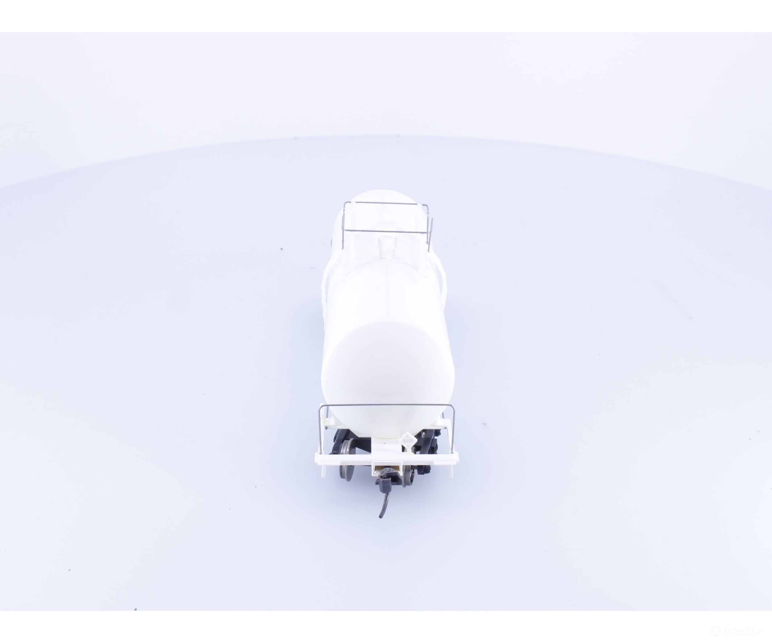Roundhouse 1370W HO Tank Car Undecorated - Freight Cars