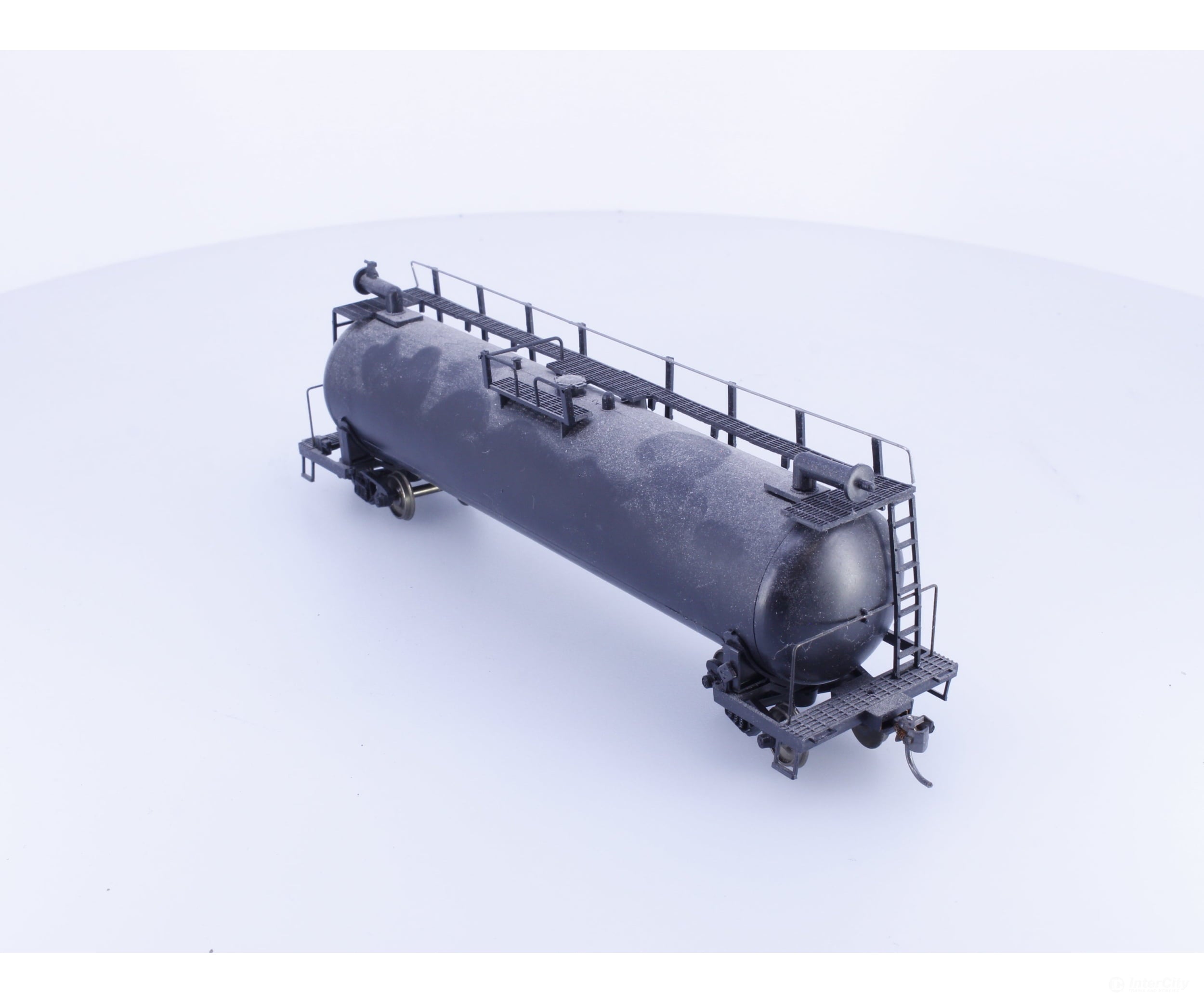 Roundhouse 1372 HO Tank Car Undecorated - Freight Cars