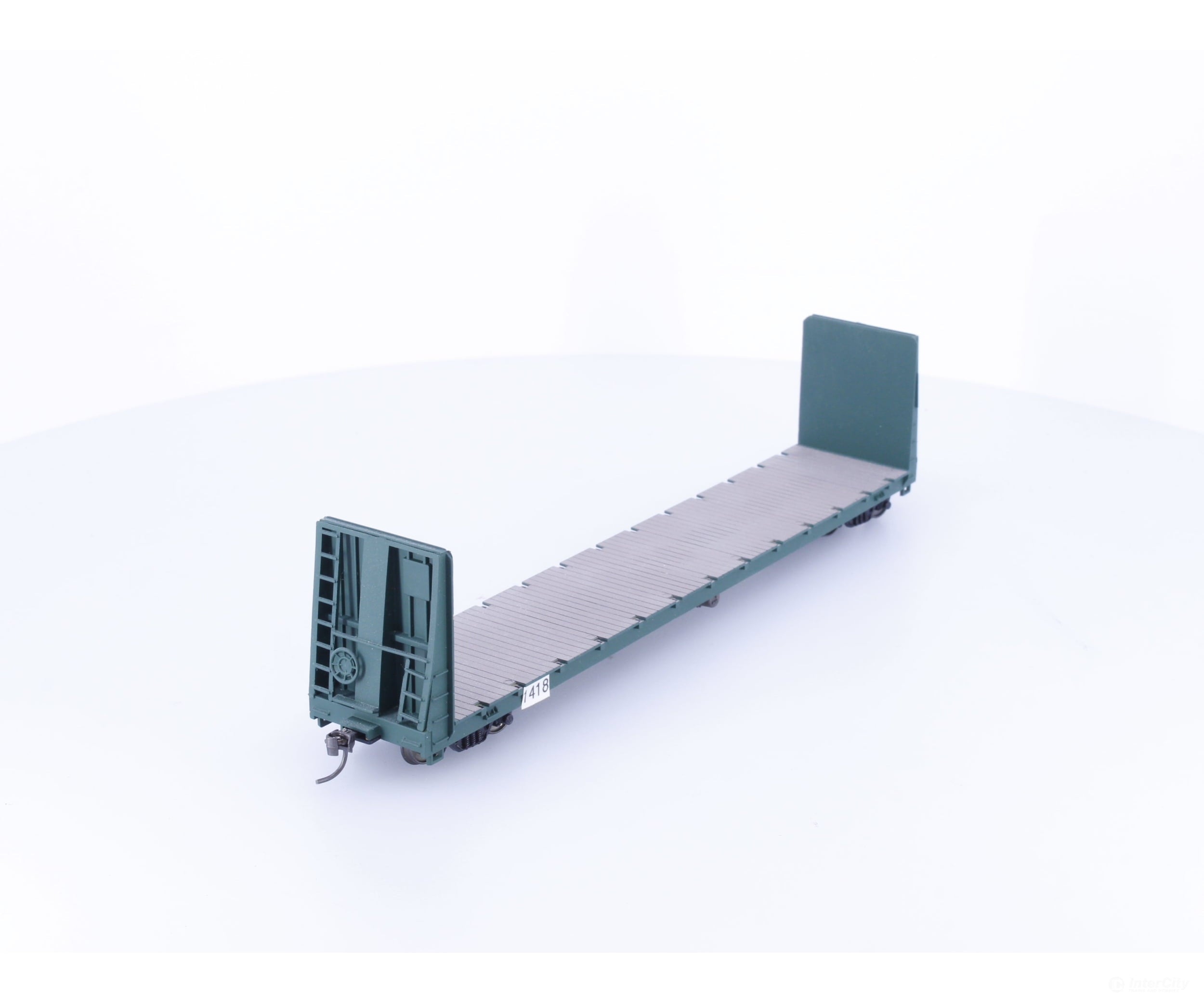 Roundhouse 1418 HO 60’ Bulkhead Flat Car Undecorated 1418 - Freight Cars