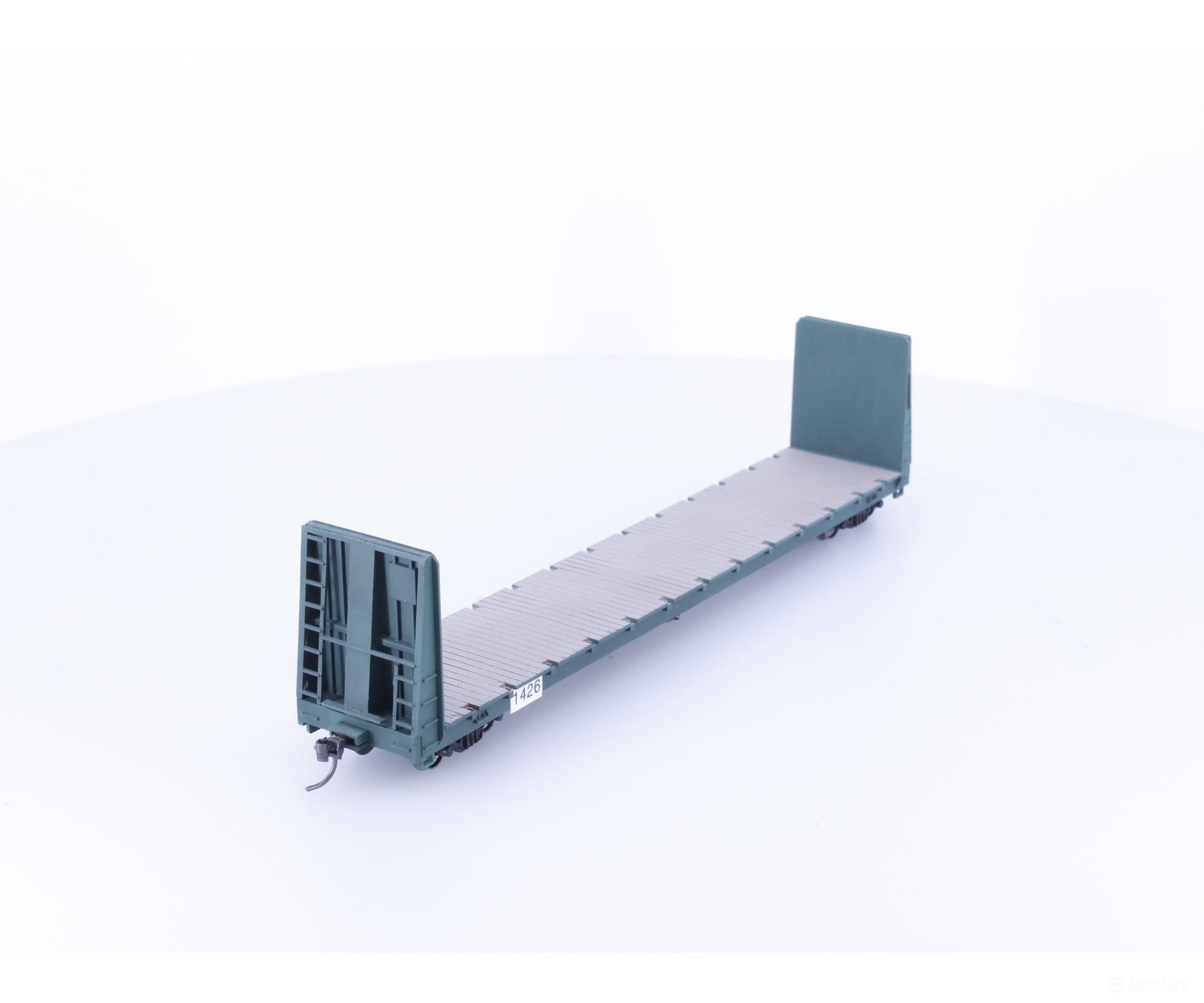 Roundhouse 1426 HO 60’ Bulkhead Flat Car Undecorated 1426 - Freight Cars