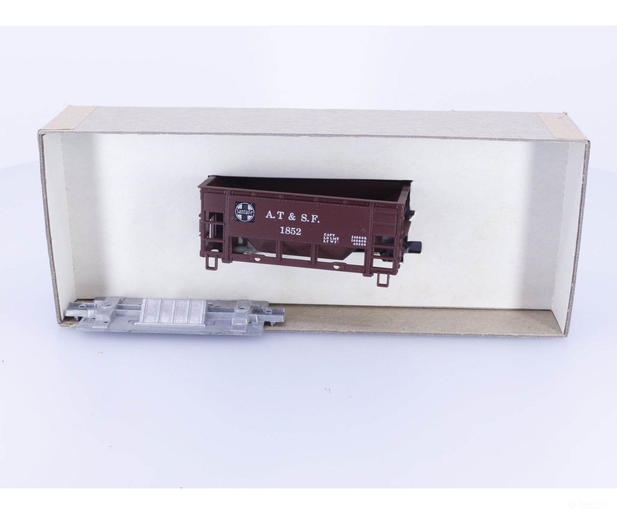 Roundhouse 1428 HO Ore Car Kit Atchison Topeka and Santa Fe (ATSF) 1852 - Freight Cars