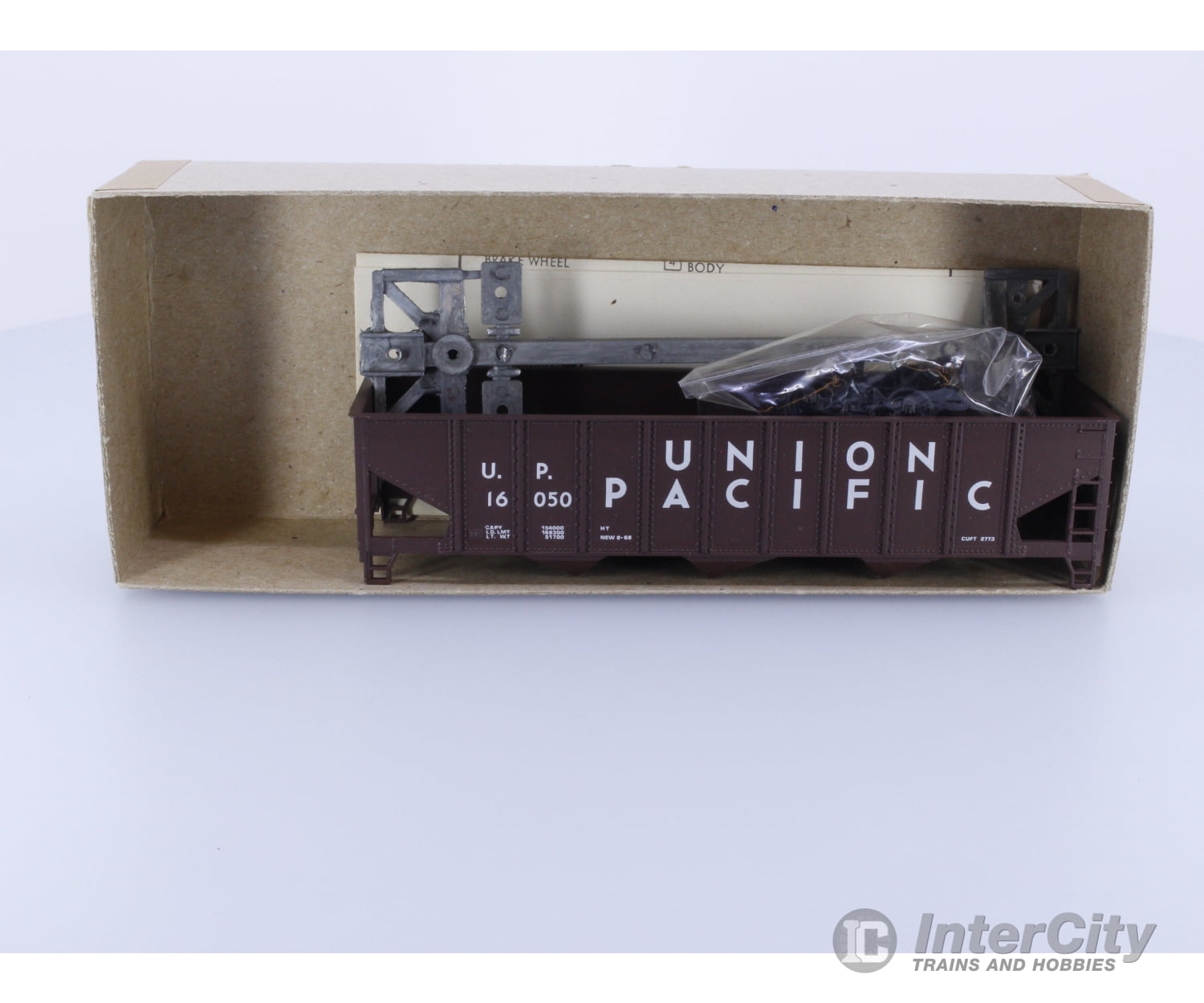 Roundhouse 1494 HO 3-Bay Hopper Kit Union Pacific (UP) 16050 Freight Cars