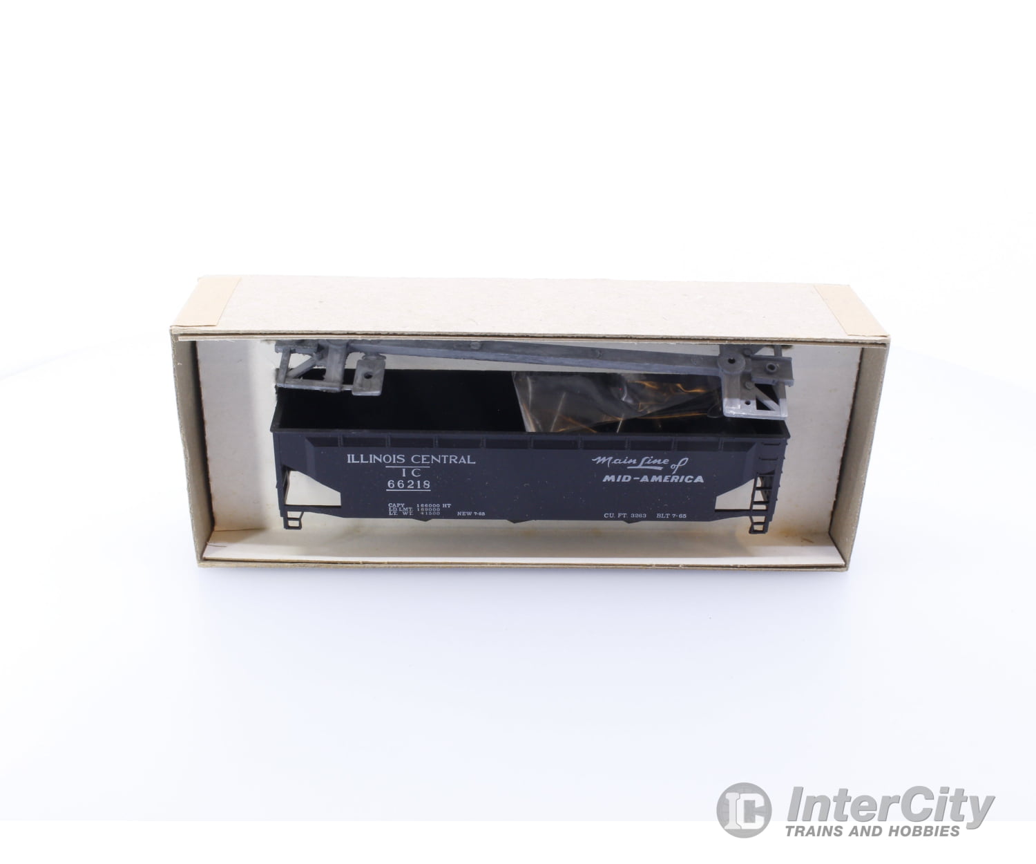 Roundhouse 1612 HO 3 Bay Offset Hopper Kit Illinois Central (IC) 66218 Freight Cars