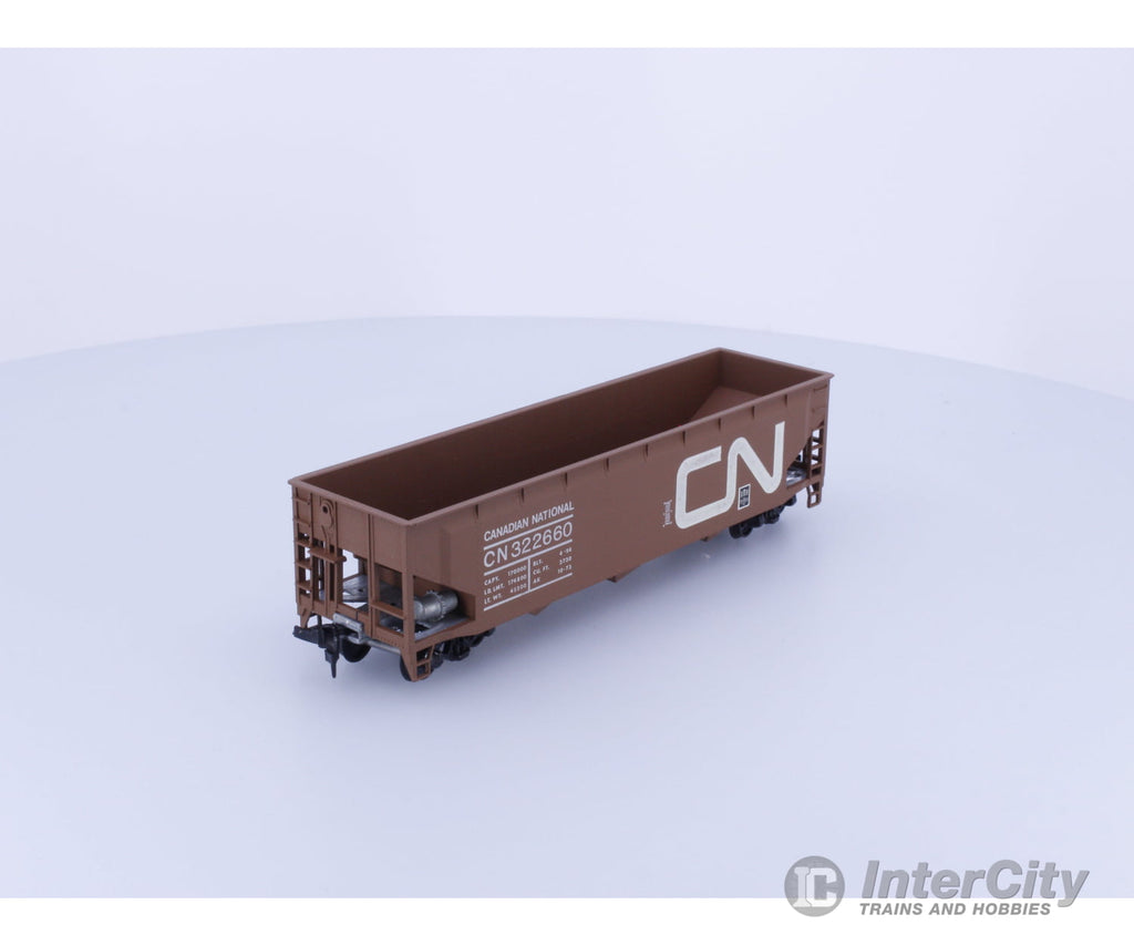 Roundhouse 1617 HO 3 Bay Hopper Kit Canadian National (CN) 322660 Freight Cars