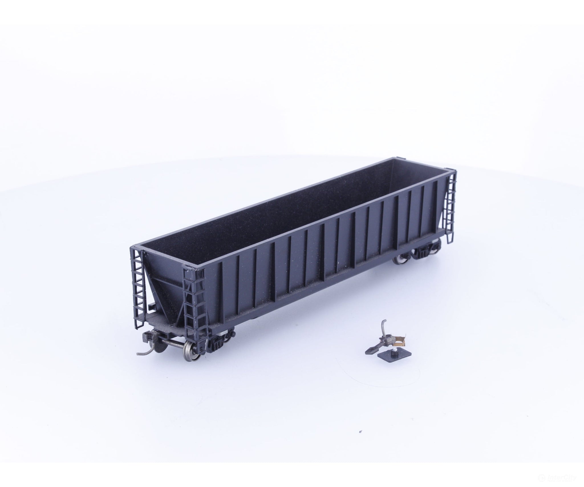 Roundhouse 1660 HO 50’ Bathtub Gondola #56 Undecorated - Freight Cars