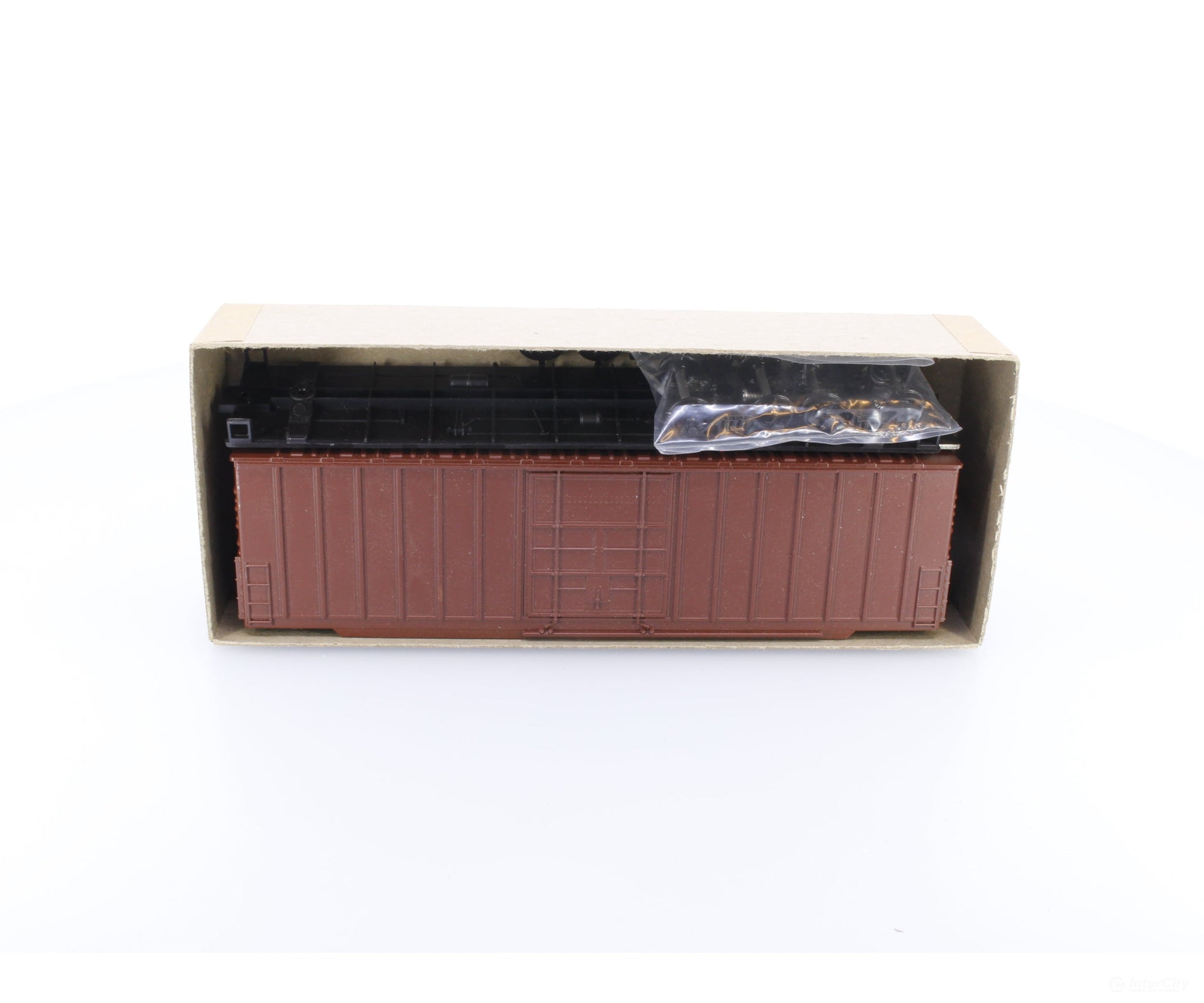 Roundhouse 1820 HO 50’ Rib Side Box Car Kit Undecorated Freight Cars