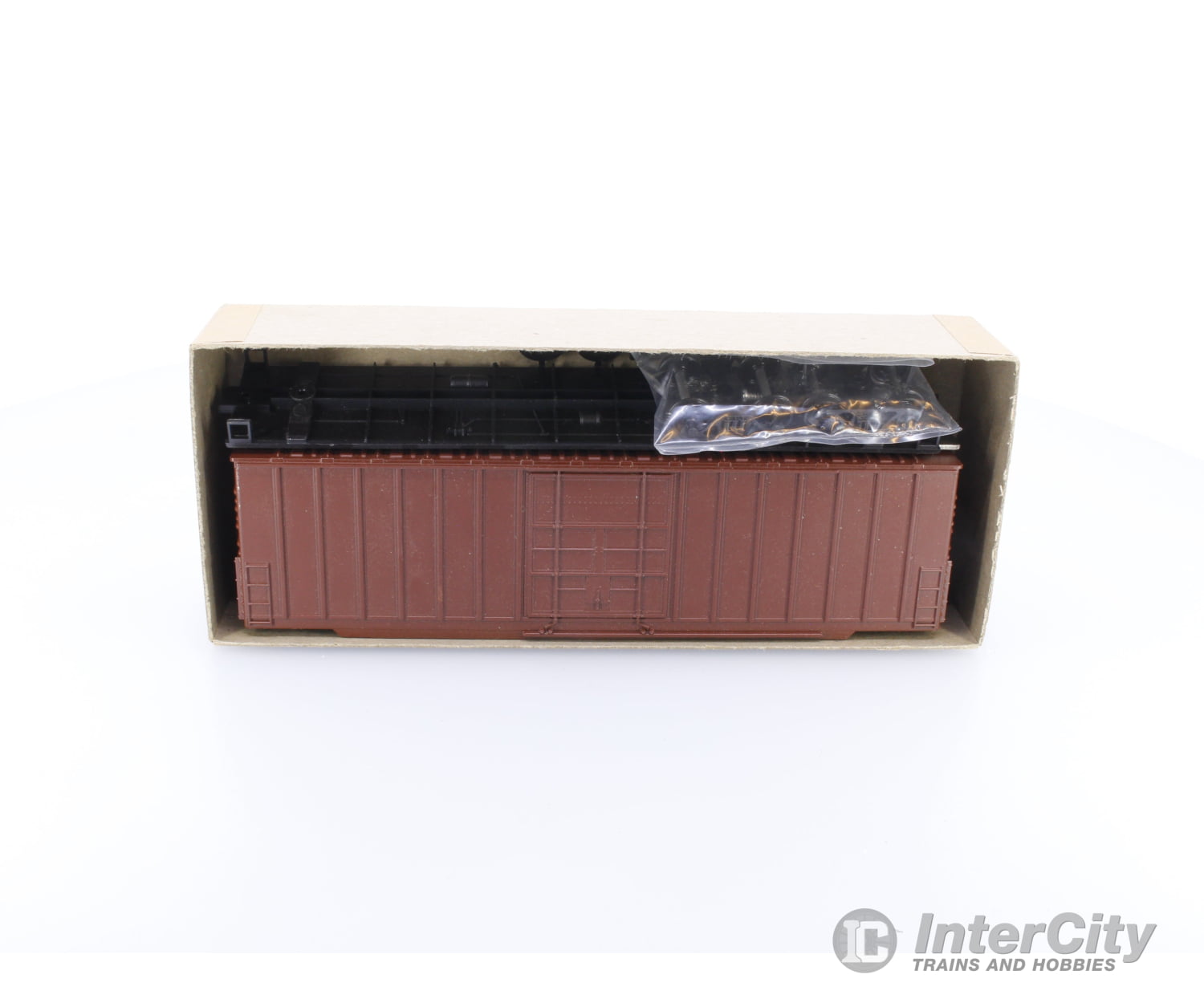 Roundhouse 1820 HO 50’ Rib Side Box Car Kit Undecorated Freight Cars