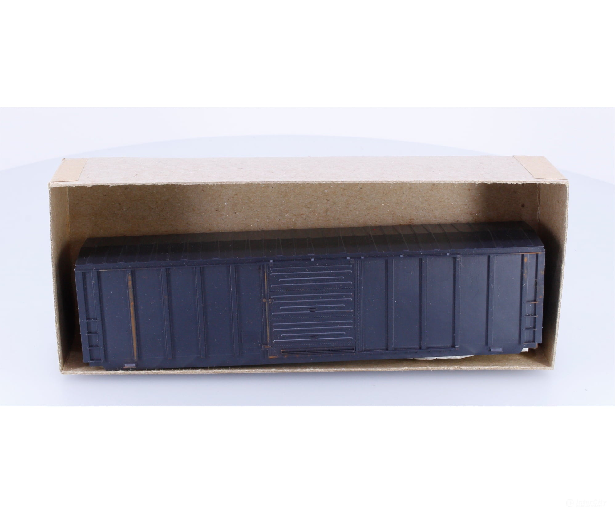 Roundhouse 1900 HO 50’ Rib Side Box Car Kit Single Door Undecorated - Freight Cars