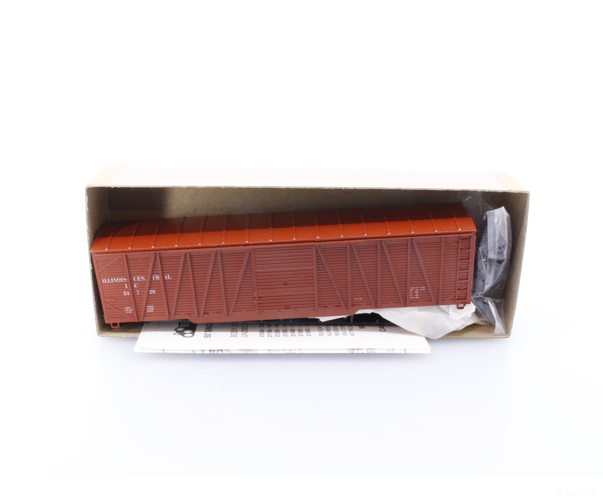 Roundhouse 2105 HO 50’ Box Car Kit Illinois Central (IC) 34728 Freight Cars