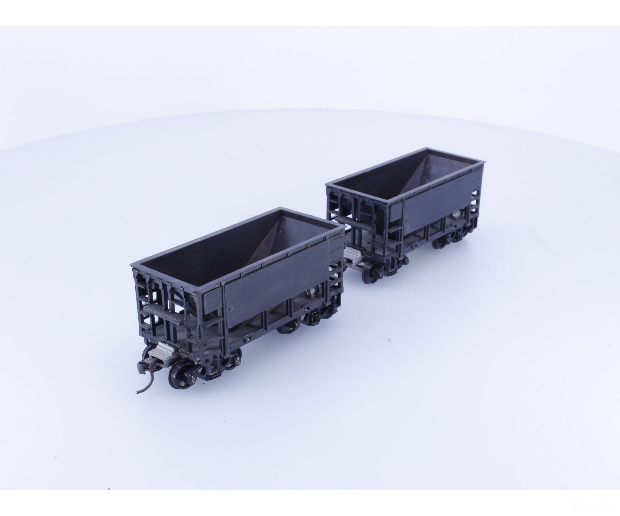 Roundhouse 26ftoc HO 2x 26’ Ore Cars Undecorated - Freight Cars