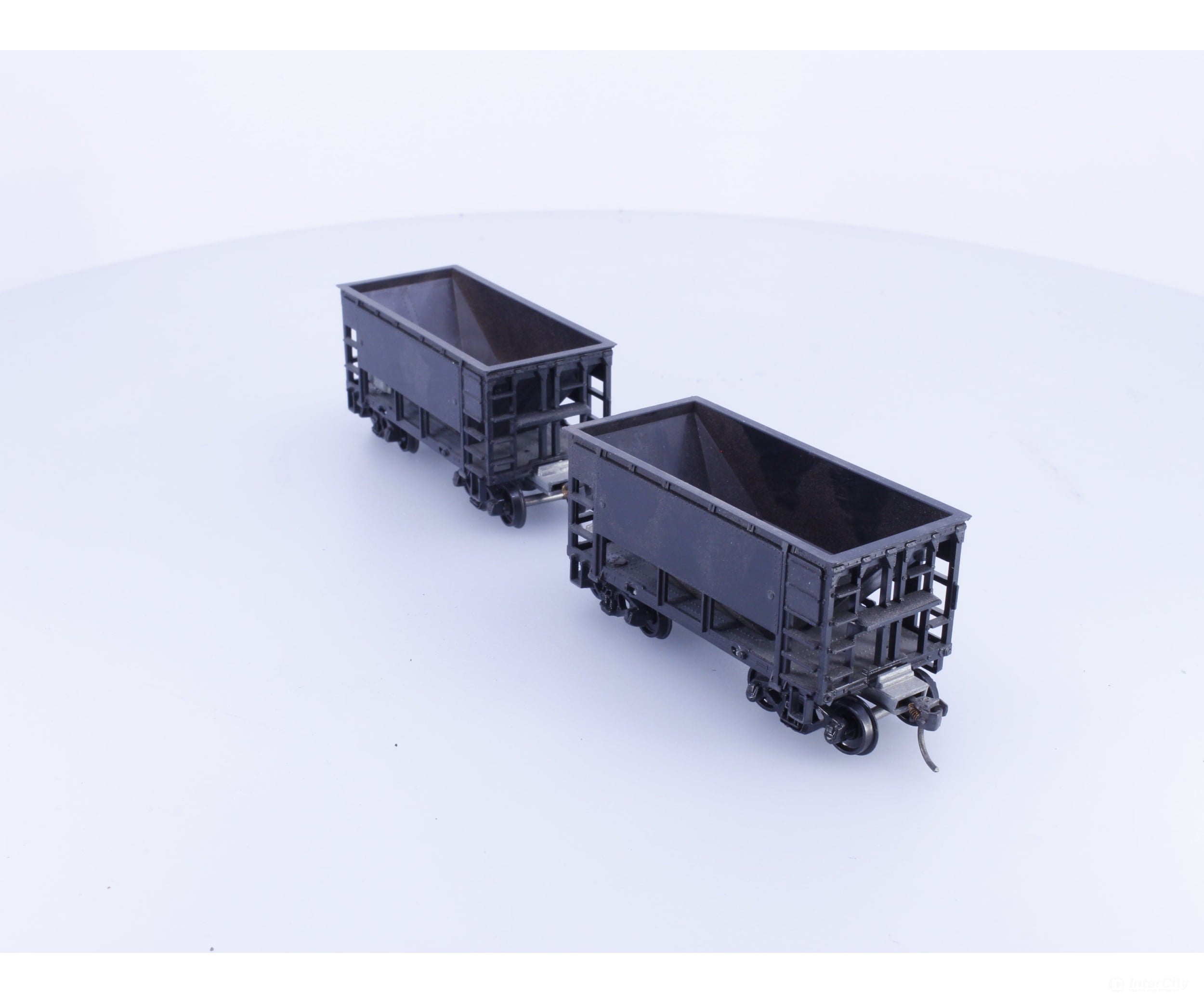 Roundhouse 26ftoc HO 2x 26’ Ore Cars Undecorated - Freight Cars