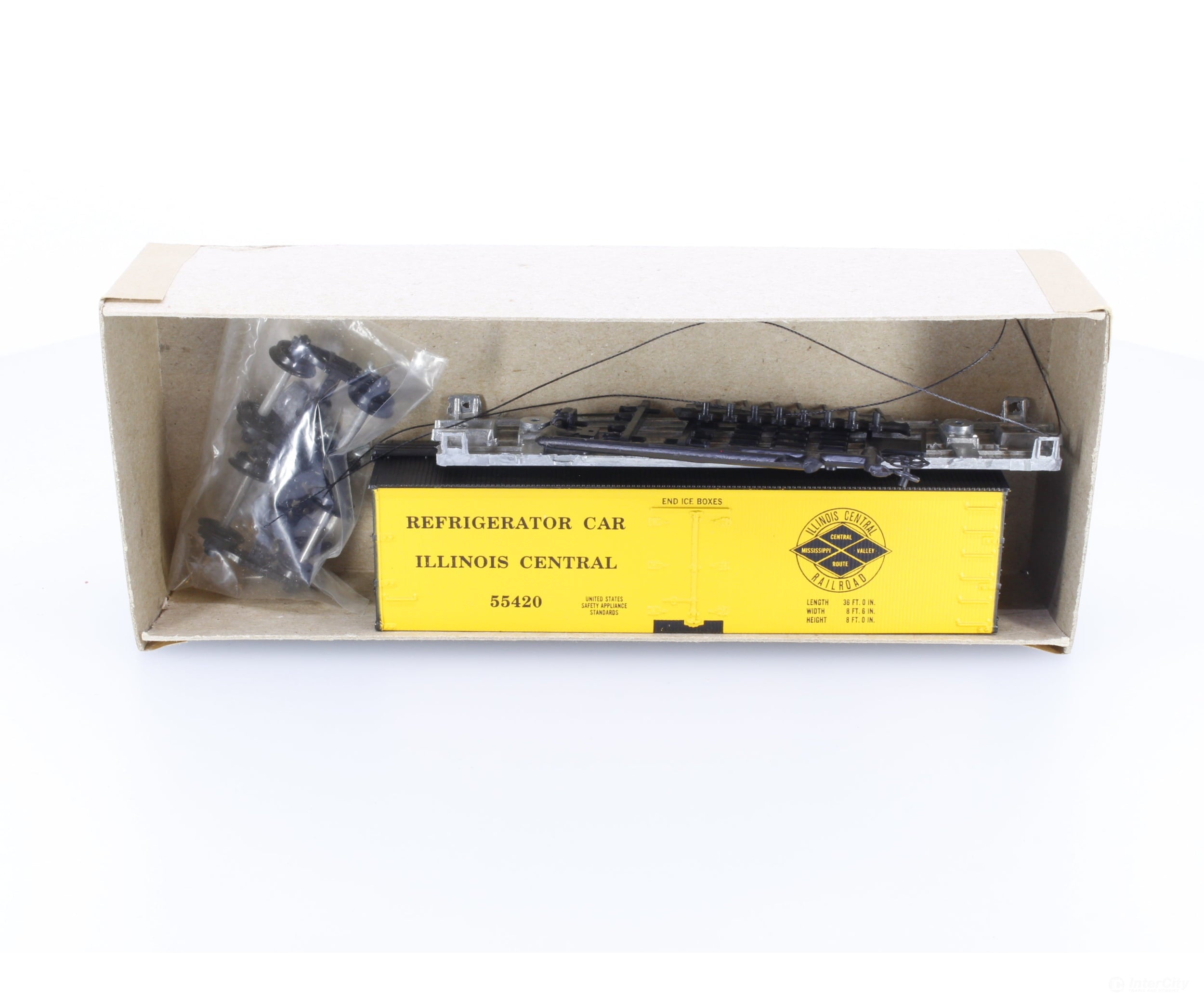 Roundhouse 3166 HO Old Timer Reefer Car Kit Illinois Central (IC) 55420 Freight Cars