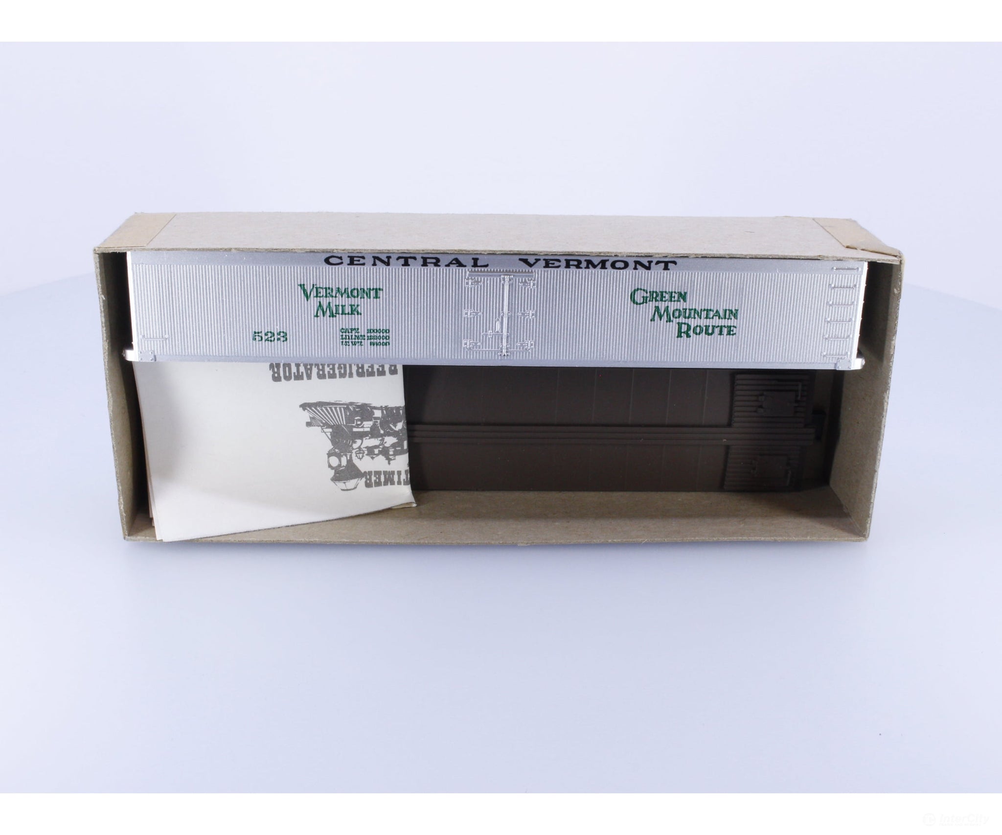 Roundhouse 3608 HO 50’ Express Reefer Kit Vermont Railway (VTR) 523 Freight Cars