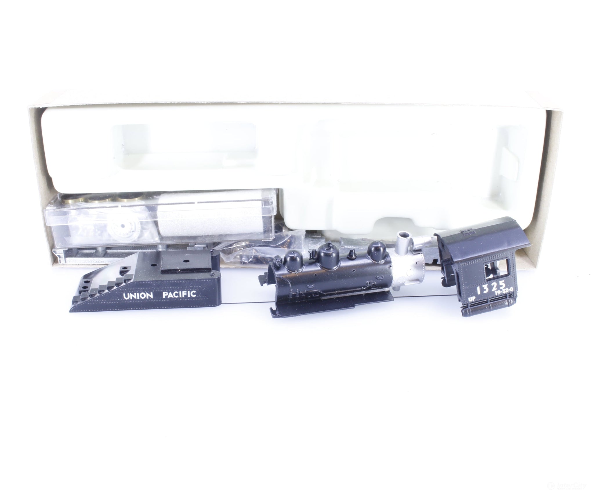 Roundhouse 412 HO 0-6-0 Steam Locomotive Kit Union Pacific (UP) 1325 Analog DC - Locomotives