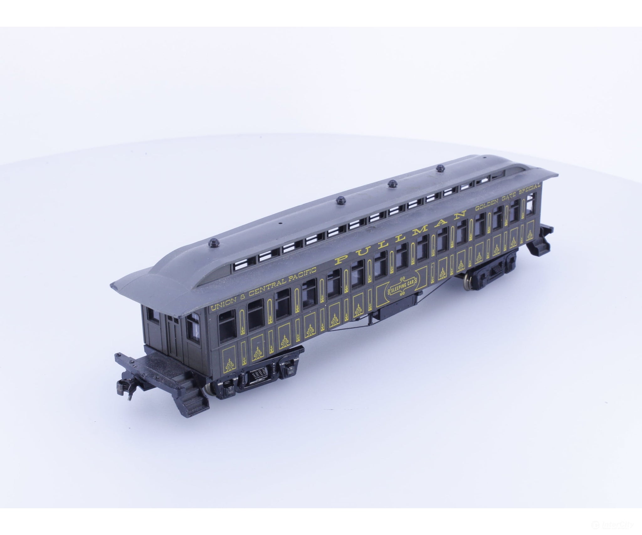 Roundhouse 5002 HO 50’ Passenger Coach Union & Central Pacific Union Pacific (UP) - Passenger Cars