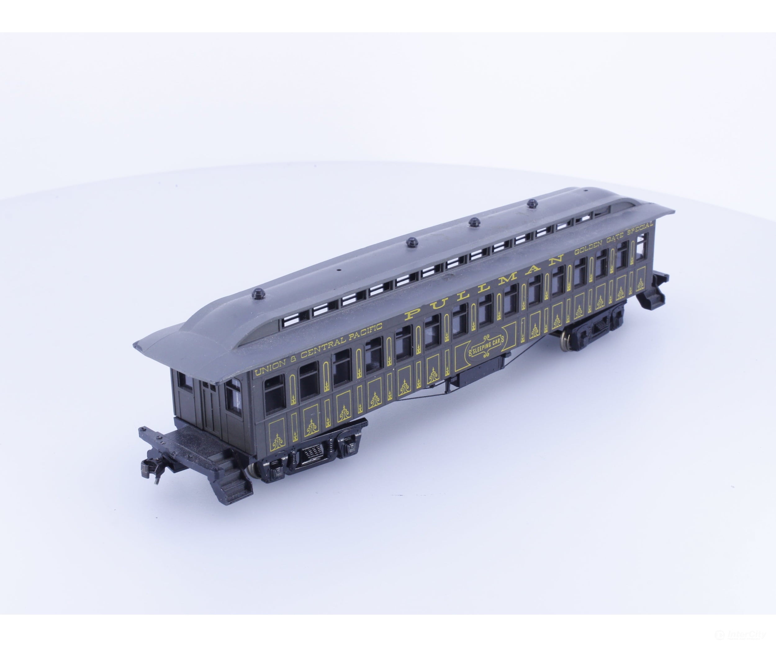 Roundhouse 5002 HO 50’ Passenger Coach Union & Central Pacific Union Pacific (UP) - Passenger Cars