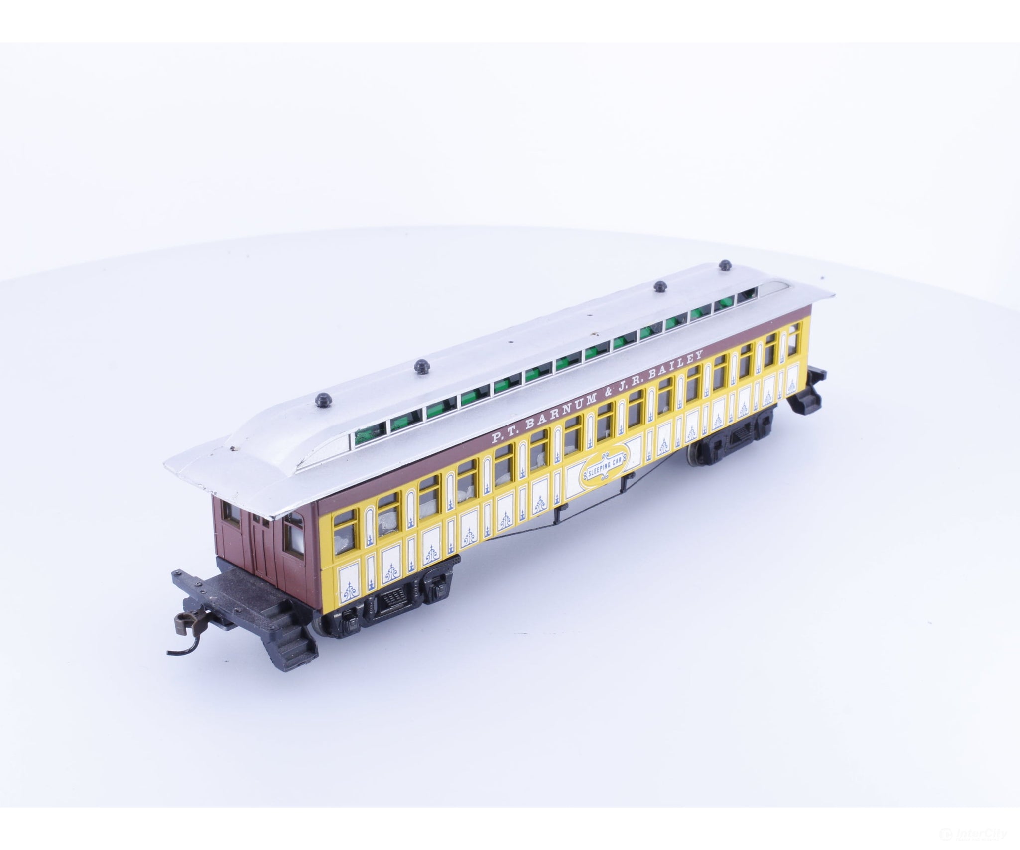 Roundhouse 5010 HO 50’ Passenger Sleeping Coach Car PT Barnum & JR Bailey - Passenger Cars