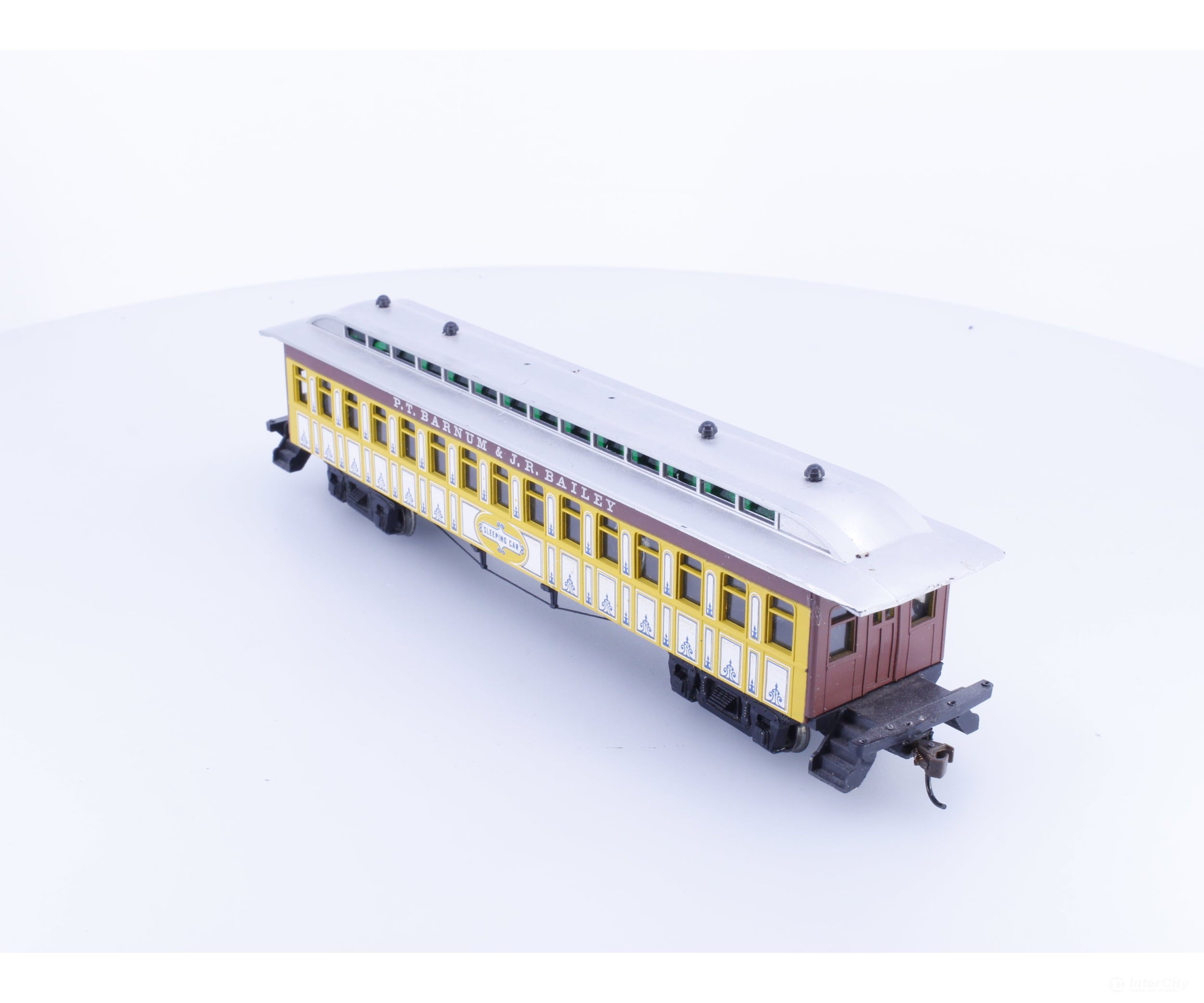 Roundhouse 5010 HO 50’ Passenger Sleeping Coach Car PT Barnum & JR Bailey - Passenger Cars