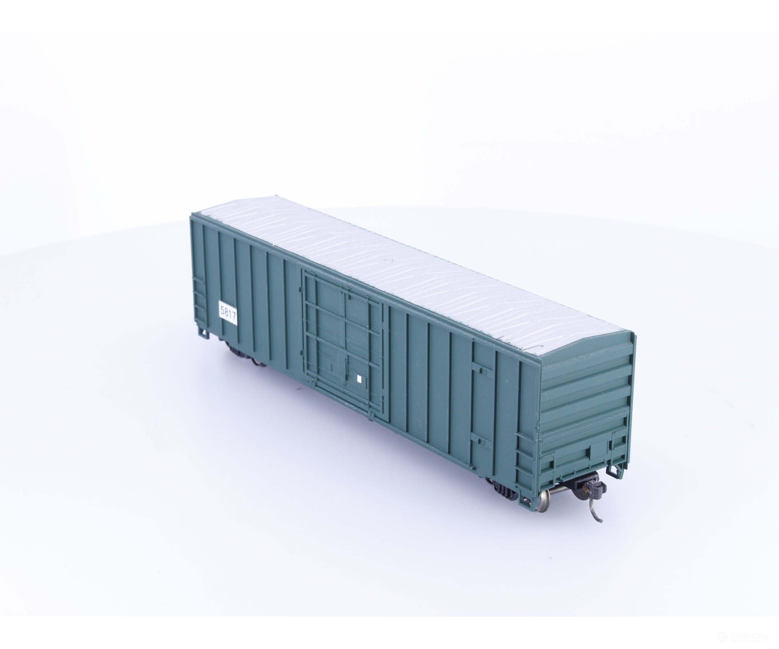 Roundhouse 5817 HO 50’ Plug Door Boxcar Undecorated 5817 - Freight Cars