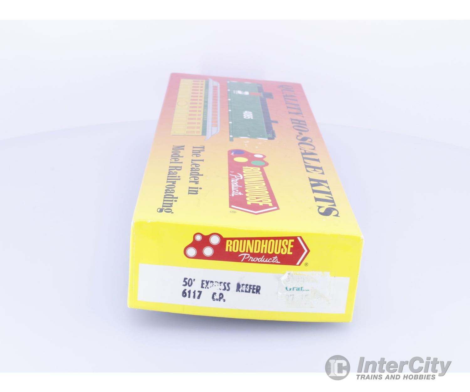 Roundhouse 6117 HO 50’ Express Reefer Kit Canadian Pacific (CP) 235 Freight Cars