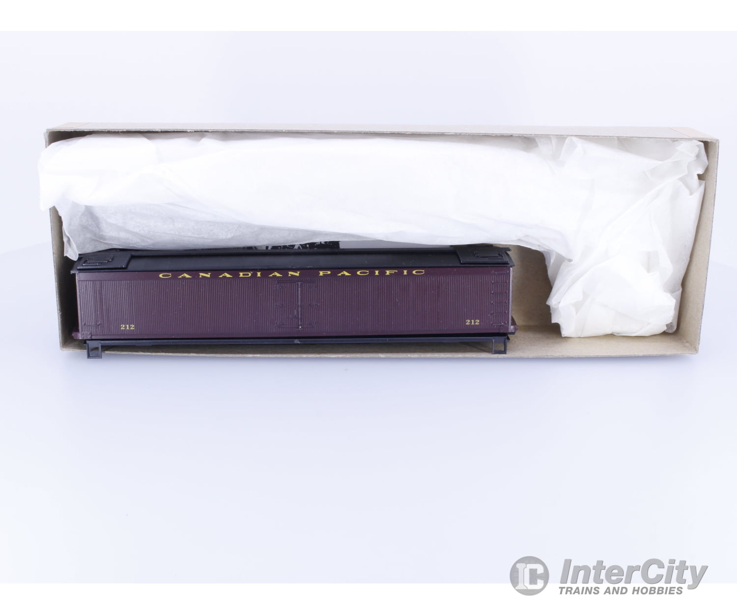 Roundhouse 6147 HO 50’ Express Reefer Kit Canadian Pacific (CP) 212 Passenger Cars