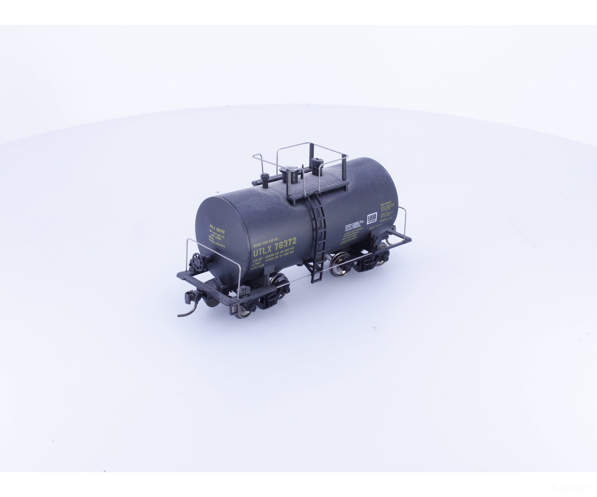 Roundhouse 78372 HO Shorty Tank Car Union Tank Car (UTLX) 78372 - Freight Cars