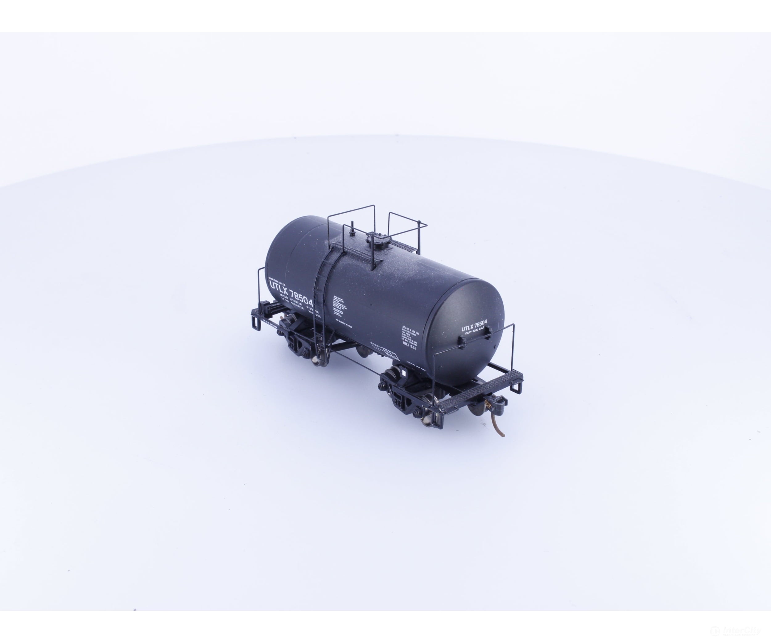 Roundhouse 78504 HO Shorty Tank Car Union Tank Car (UTLX) 78504 - Freight Cars
