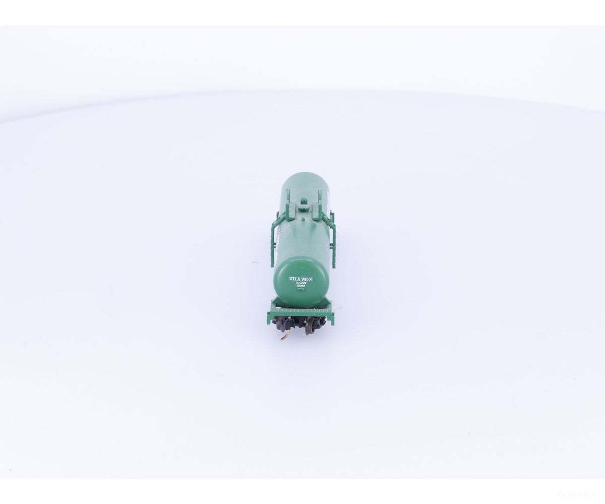 Roundhouse 8381 N 50’ Modern Tank Car BASF (UTLX) 78531 - Freight Cars