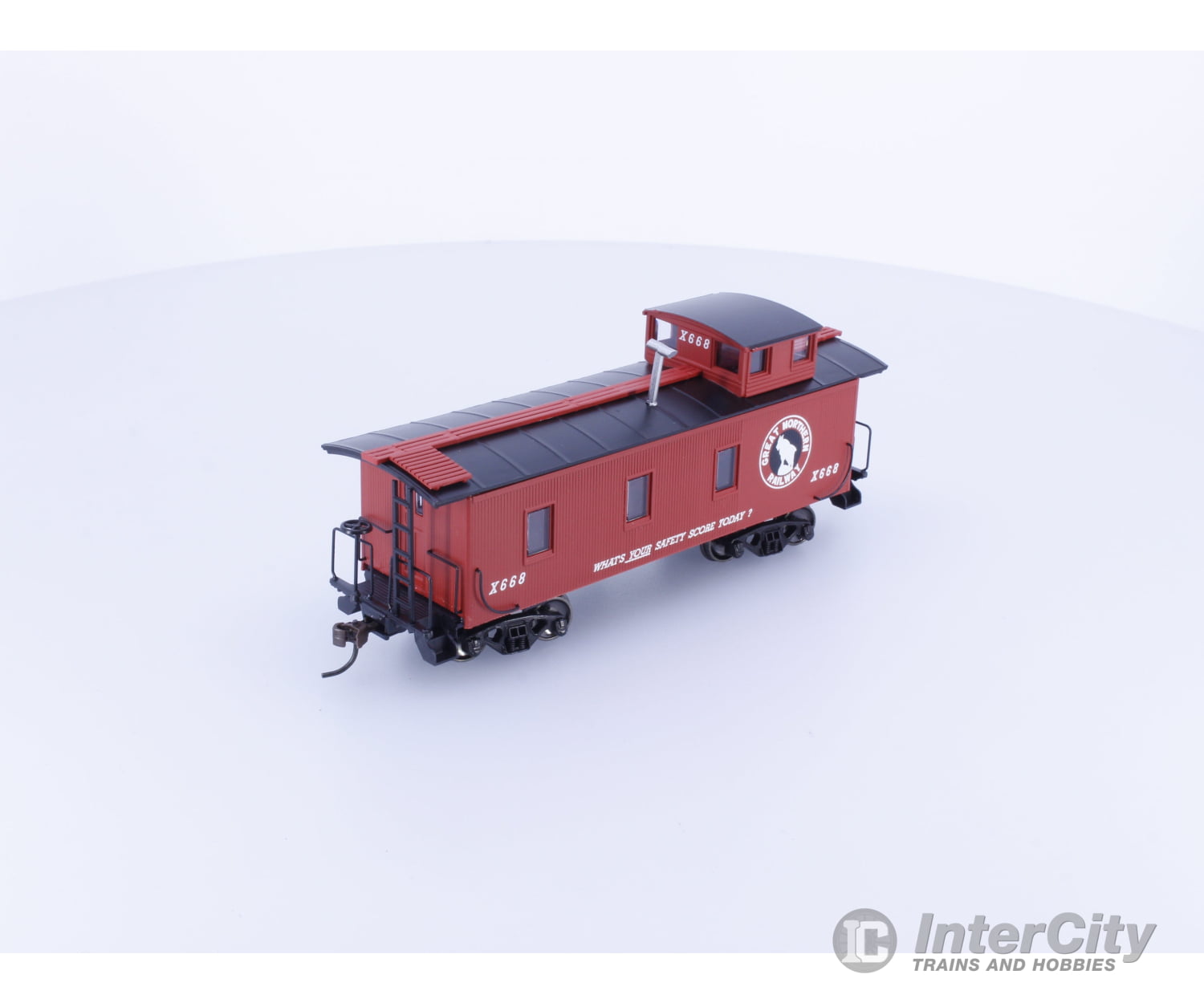 Roundhouse 84370 HO 3 Window Standard Wood Caboose Great Northern (GN) X668 (#1) Freight Cars