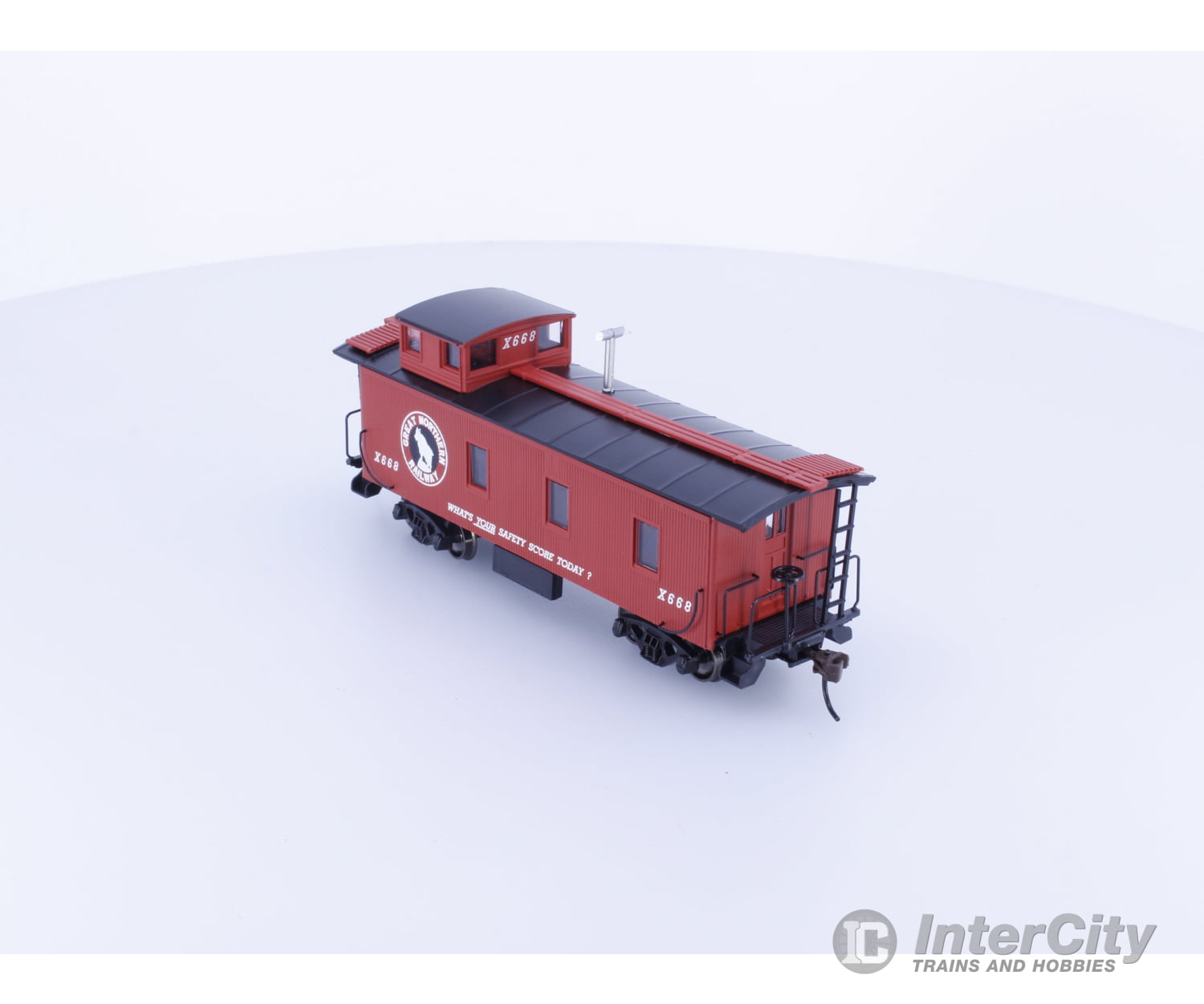 Roundhouse 84370 HO 3 Window Standard Wood Caboose Great Northern (GN) X668 (#2) Freight Cars