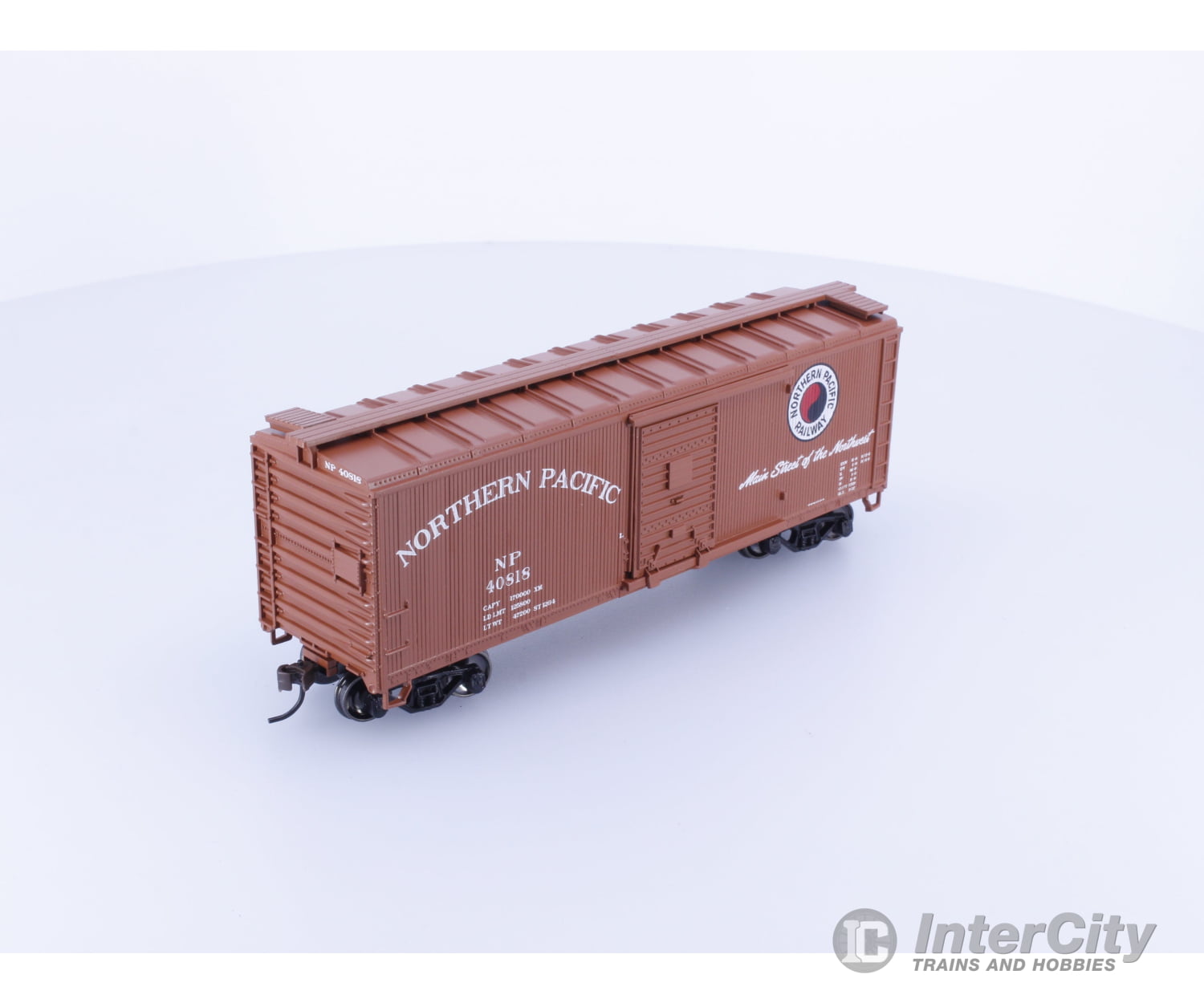 Roundhouse 84668 HO 40’ Double Sheathed Boxcar Northern Pacific (NP) 40818 Freight Cars